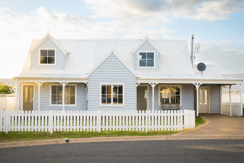 14 Grevillea Close — photo from Ray White Dubbo