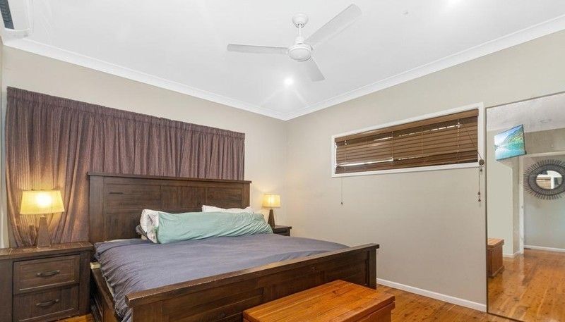 32 Springbank Circuit — photo 7 of 11