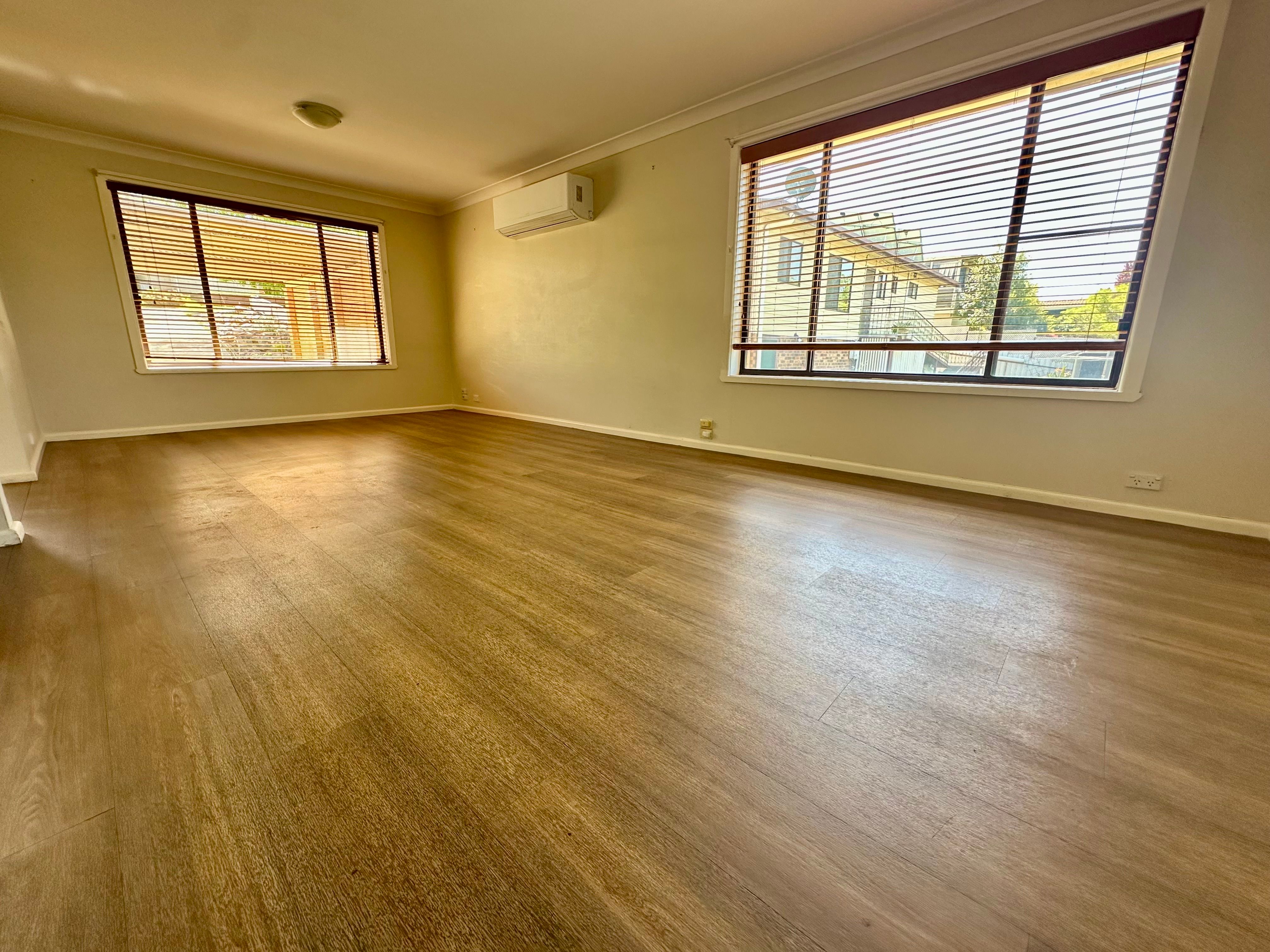 8 Charles Crescent, Young, NSW 2594