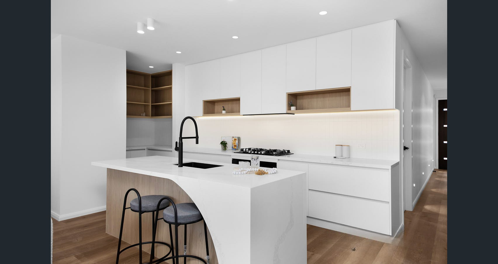 19 Rainbow Street — photo 4 of 6
