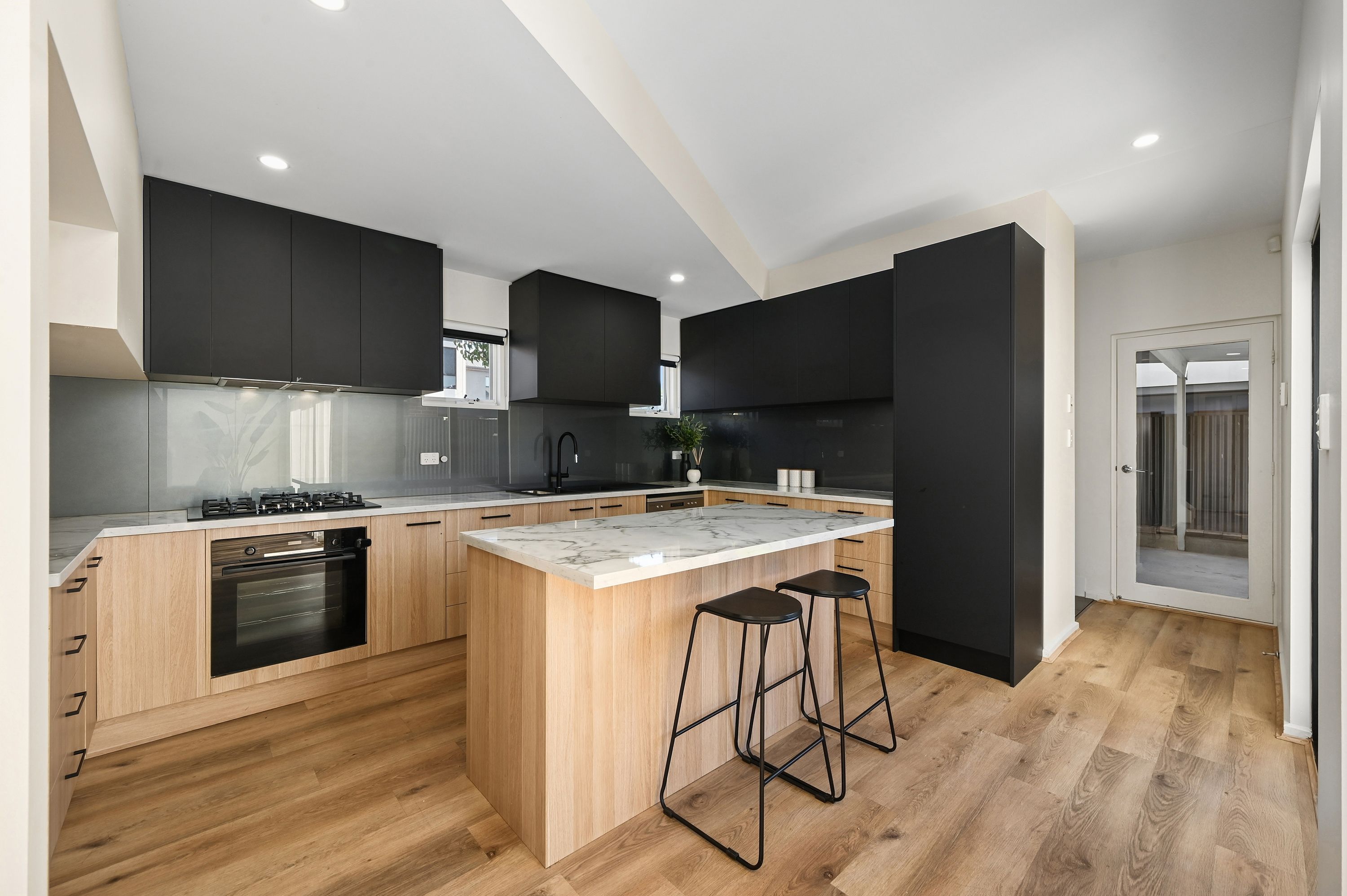 54 The Strand — photo 11 of 30