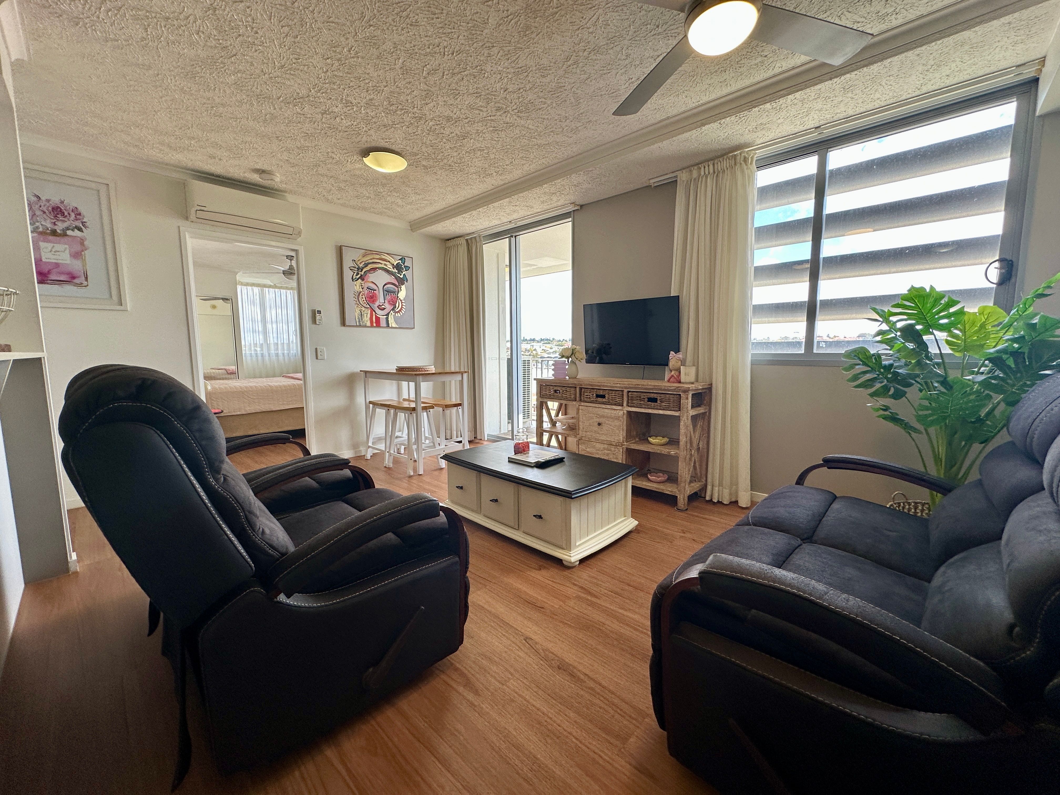 611/532-544 Ruthven Street — photo 7 of 17