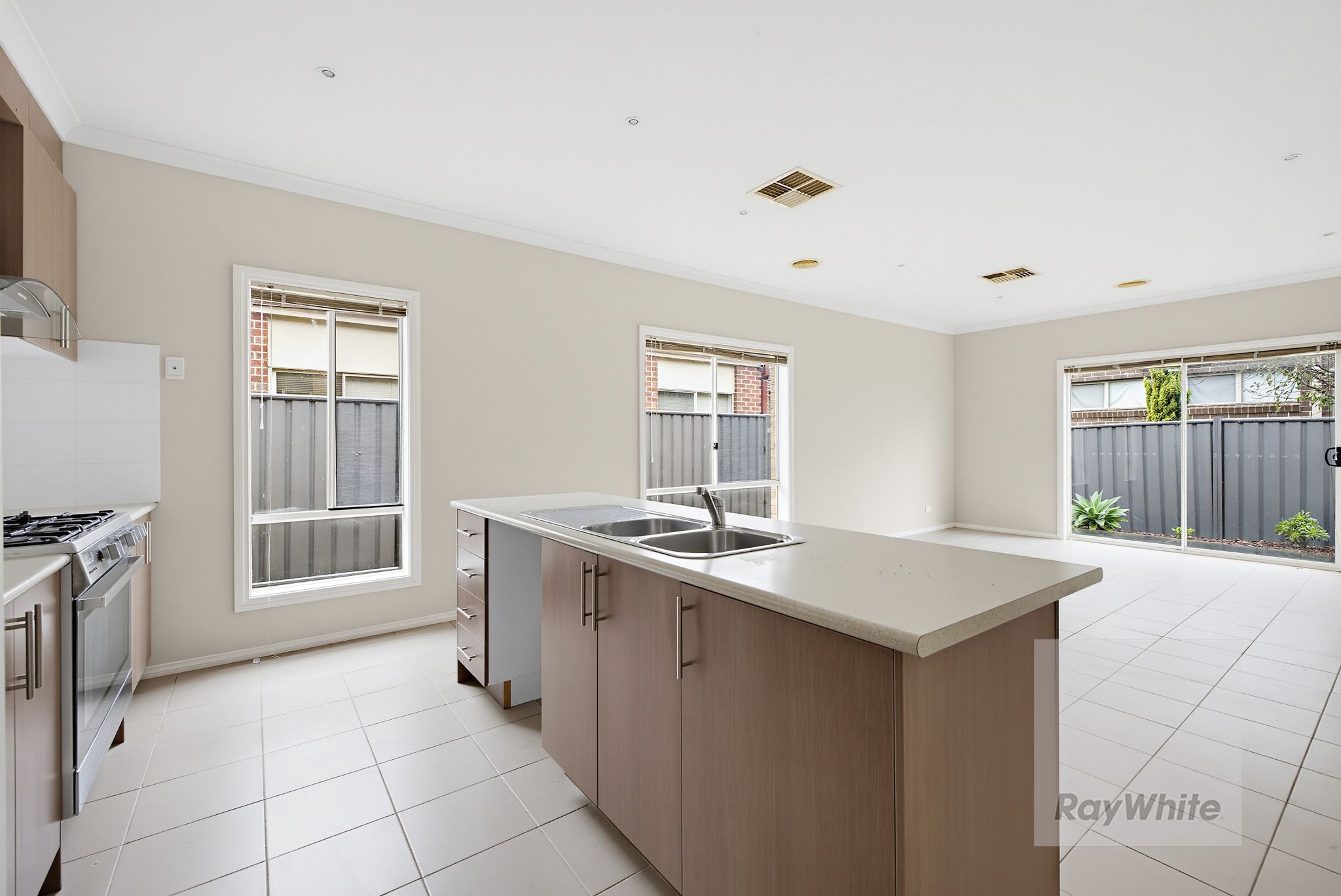 32 Yoemans Drive — photo 5 of 12