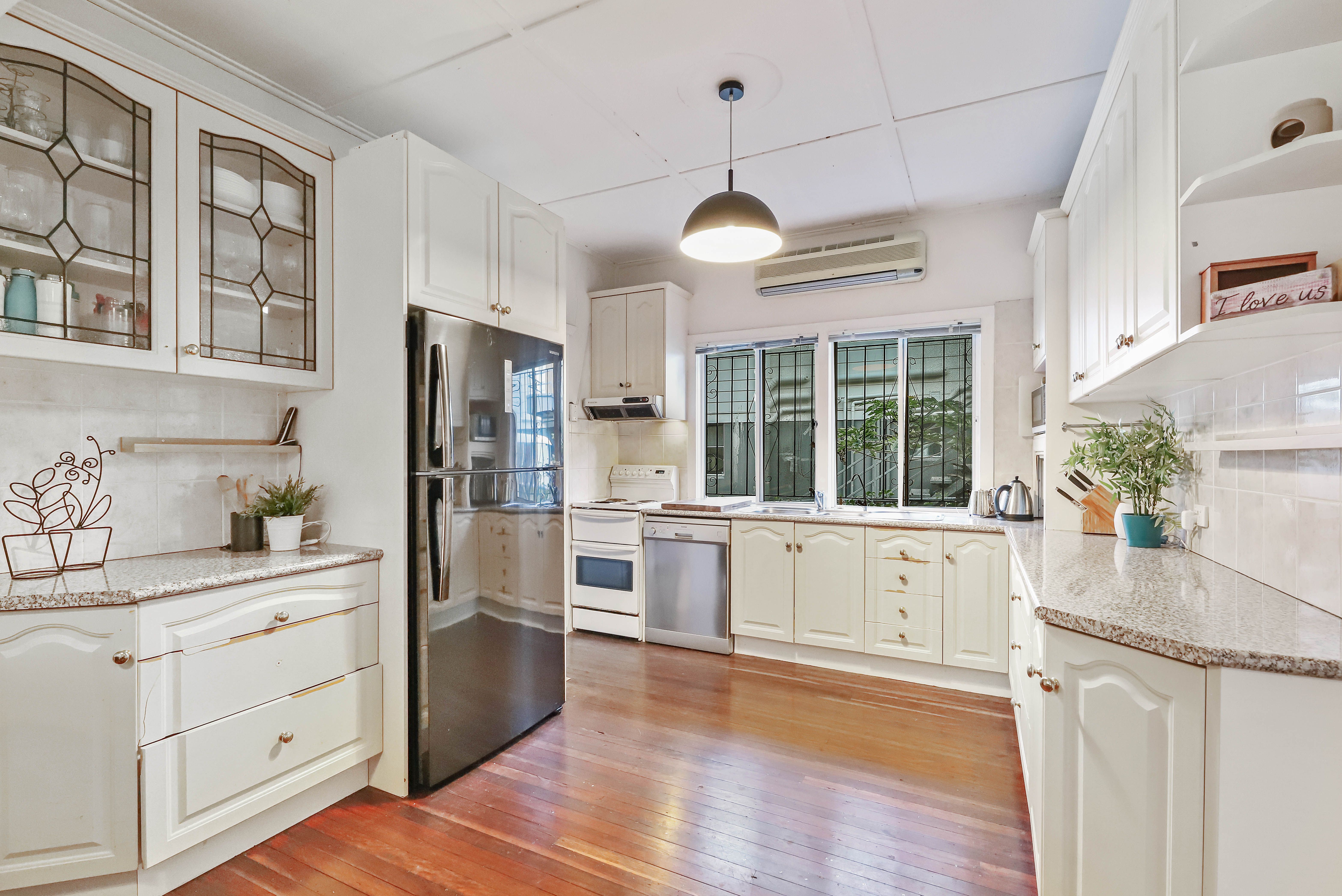 2 Brisbane Corso, Fairfield, QLD 4103