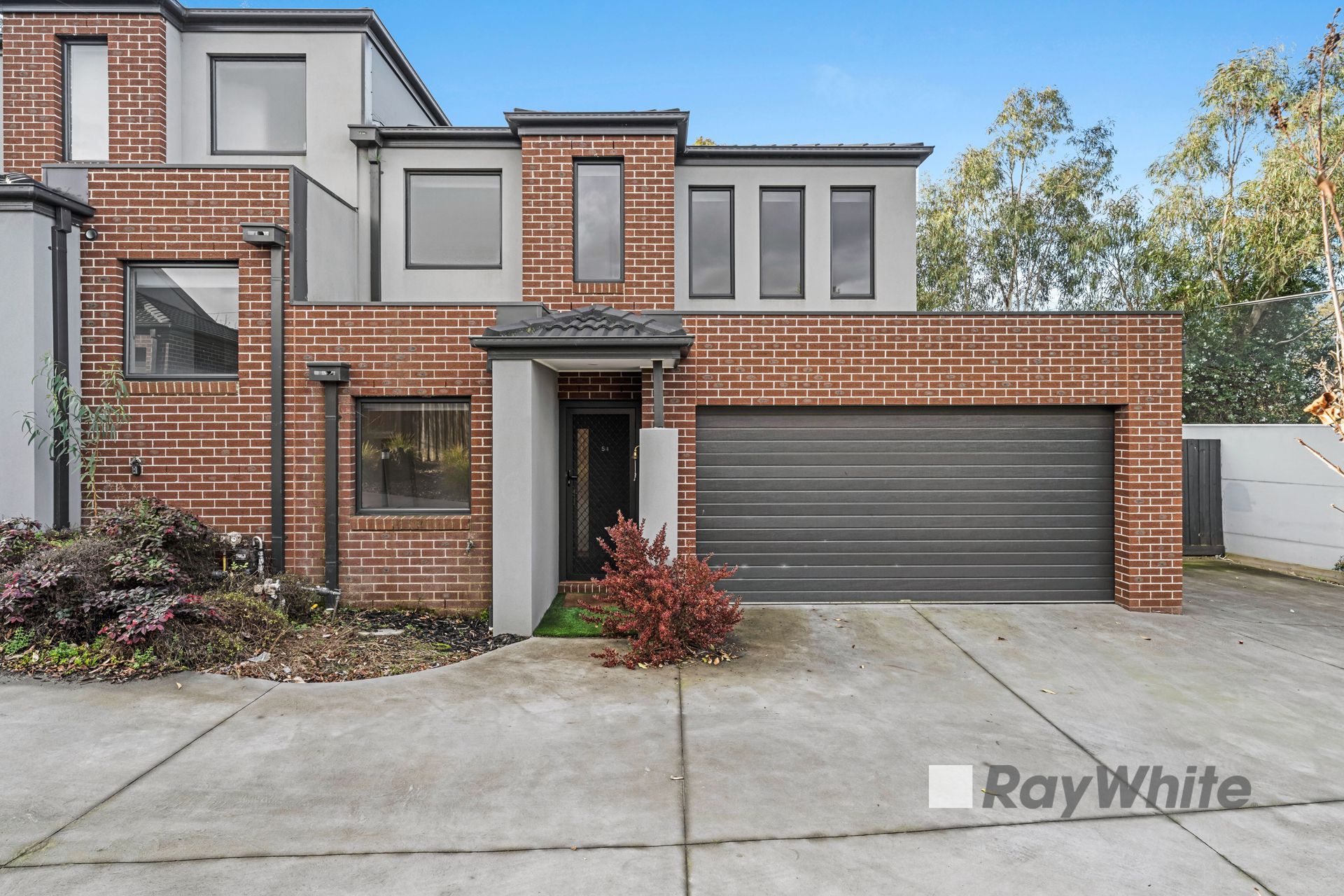 54 Innes Court, Berwick VIC 3806