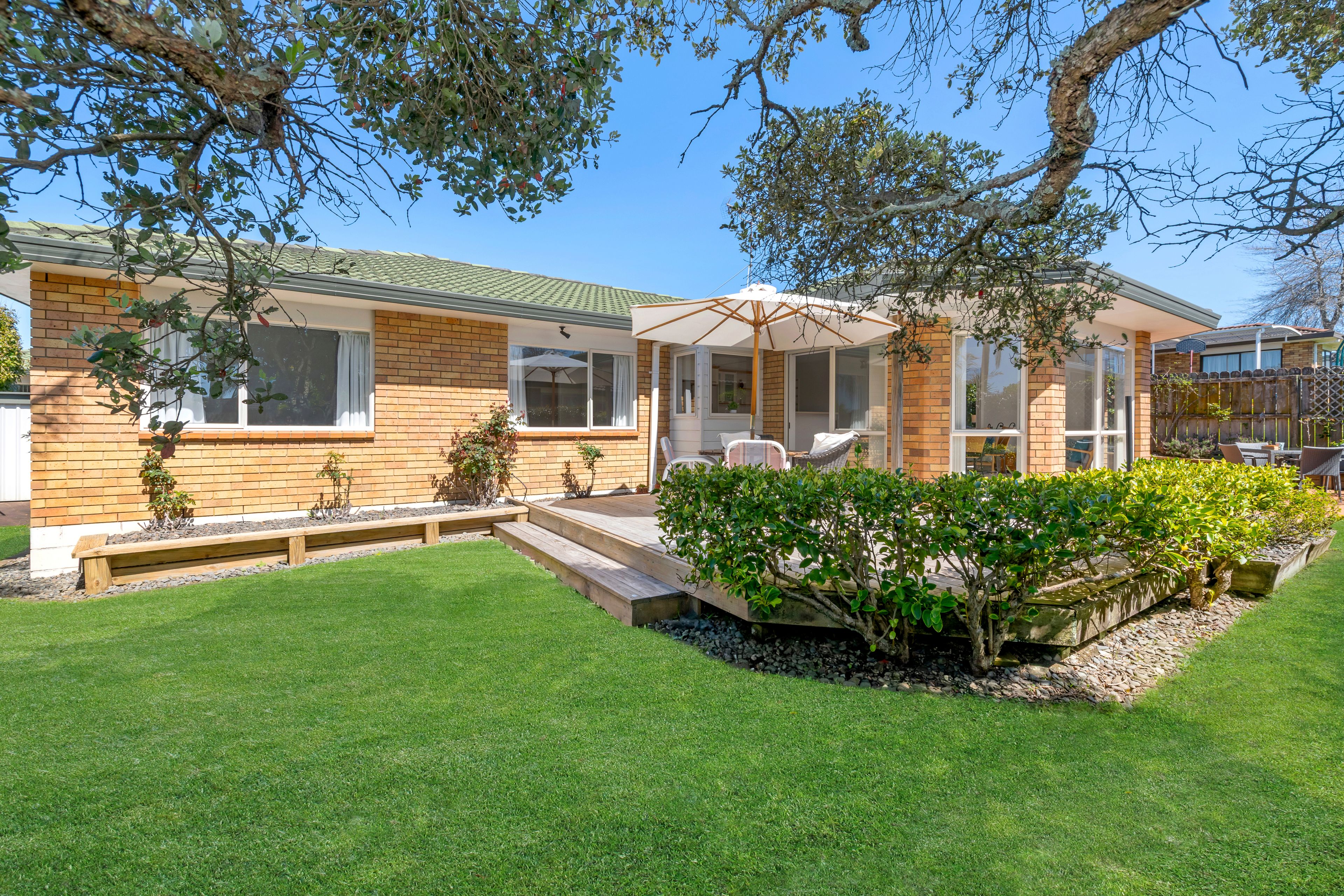 2/248 Botany Road, Botany Downs, Manukau City