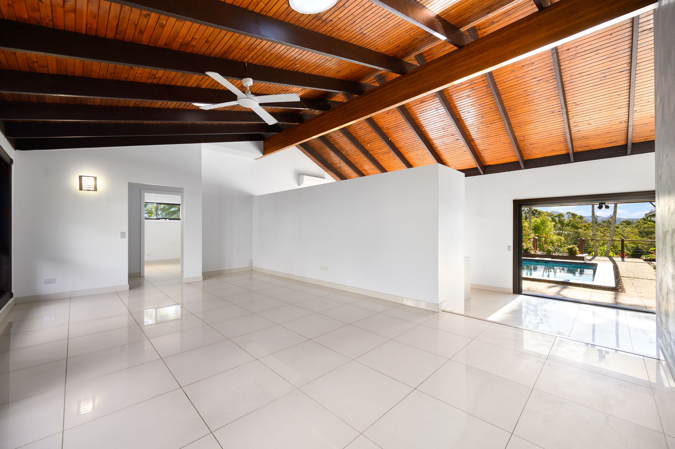 50-52 Helensvale Road — photo 11 of 24