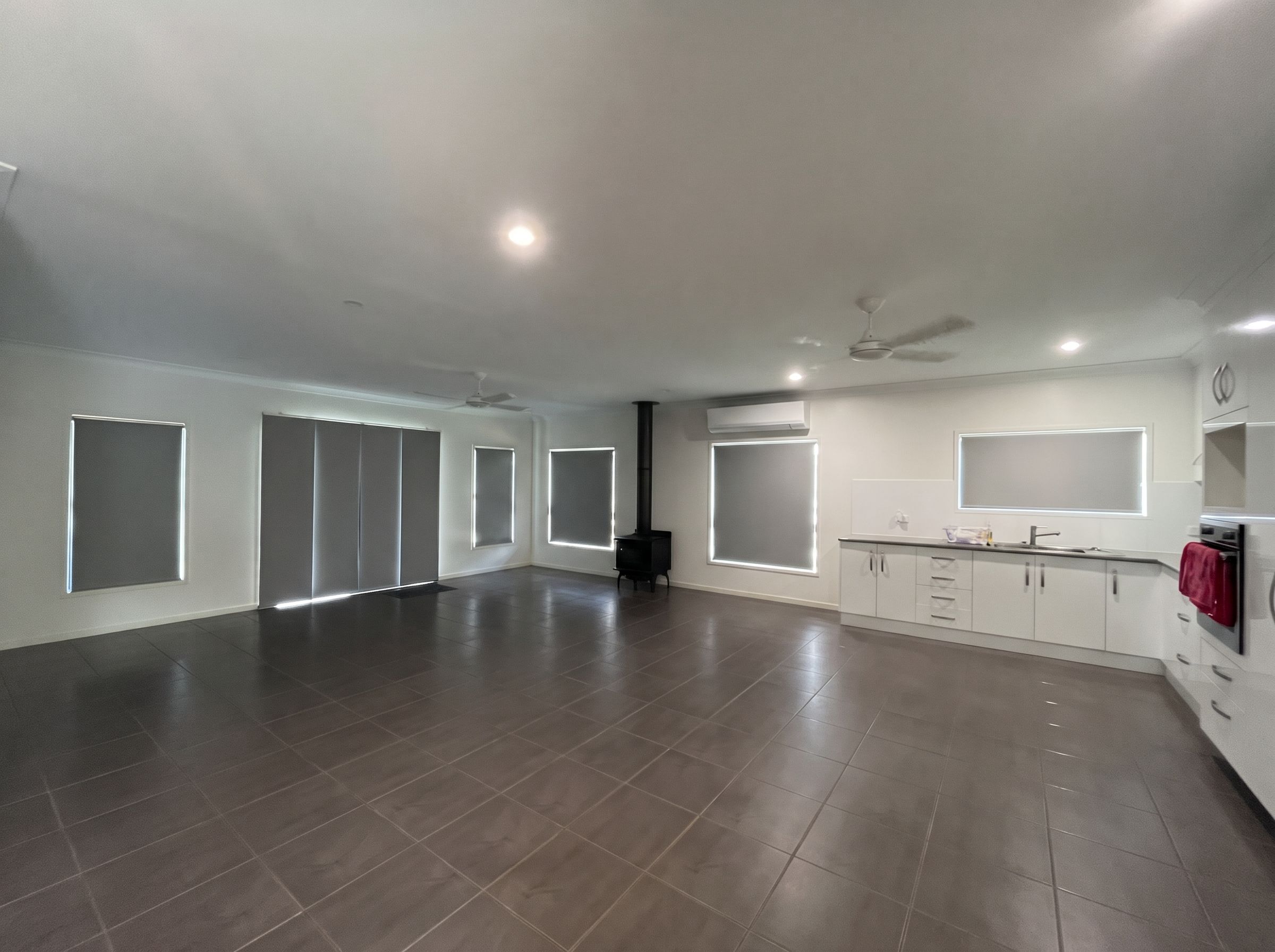 18 Russell Road West — photo 3 of 17