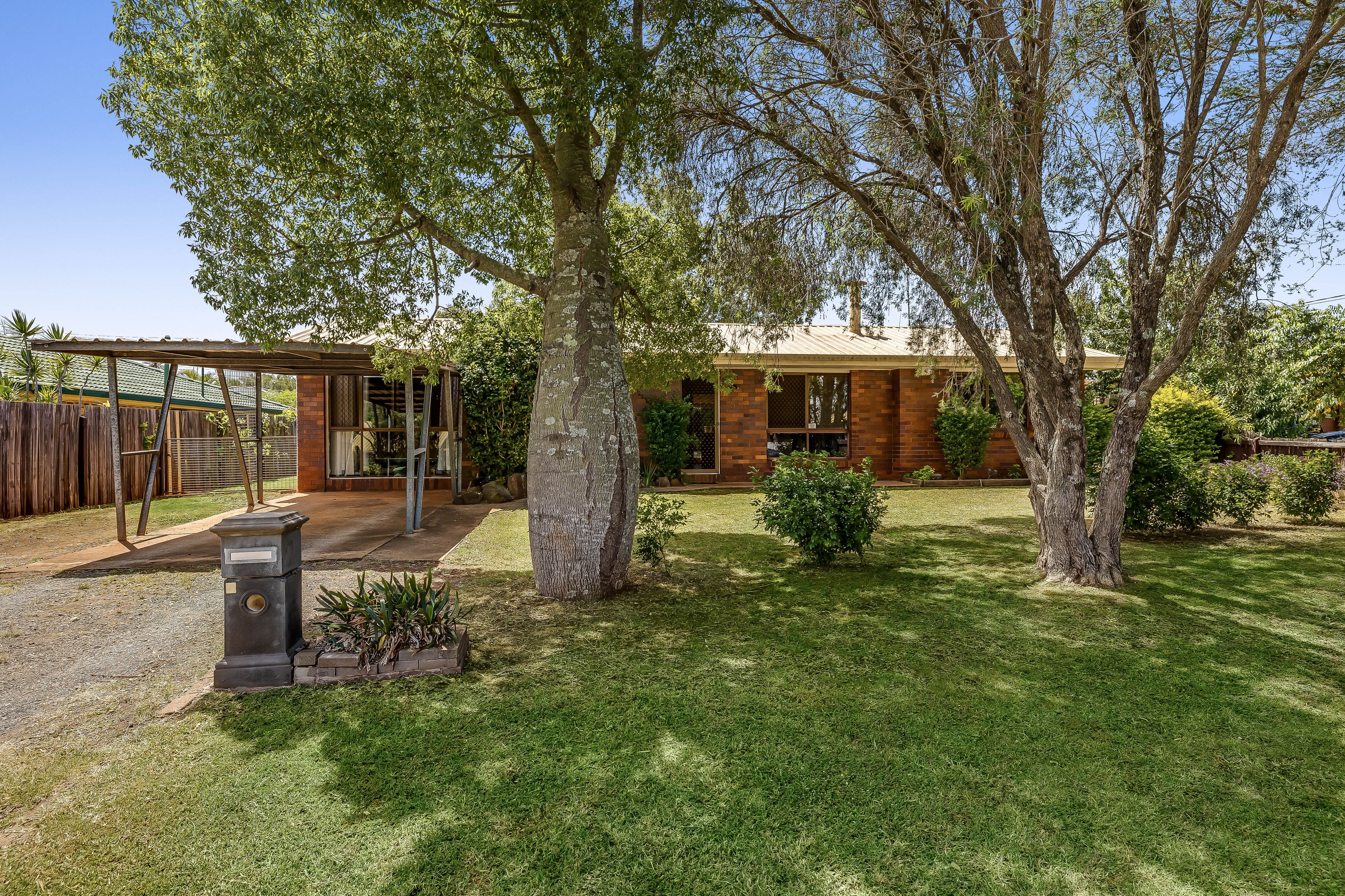 5 Hinkler Crescent, Wilsonton QLD 4350