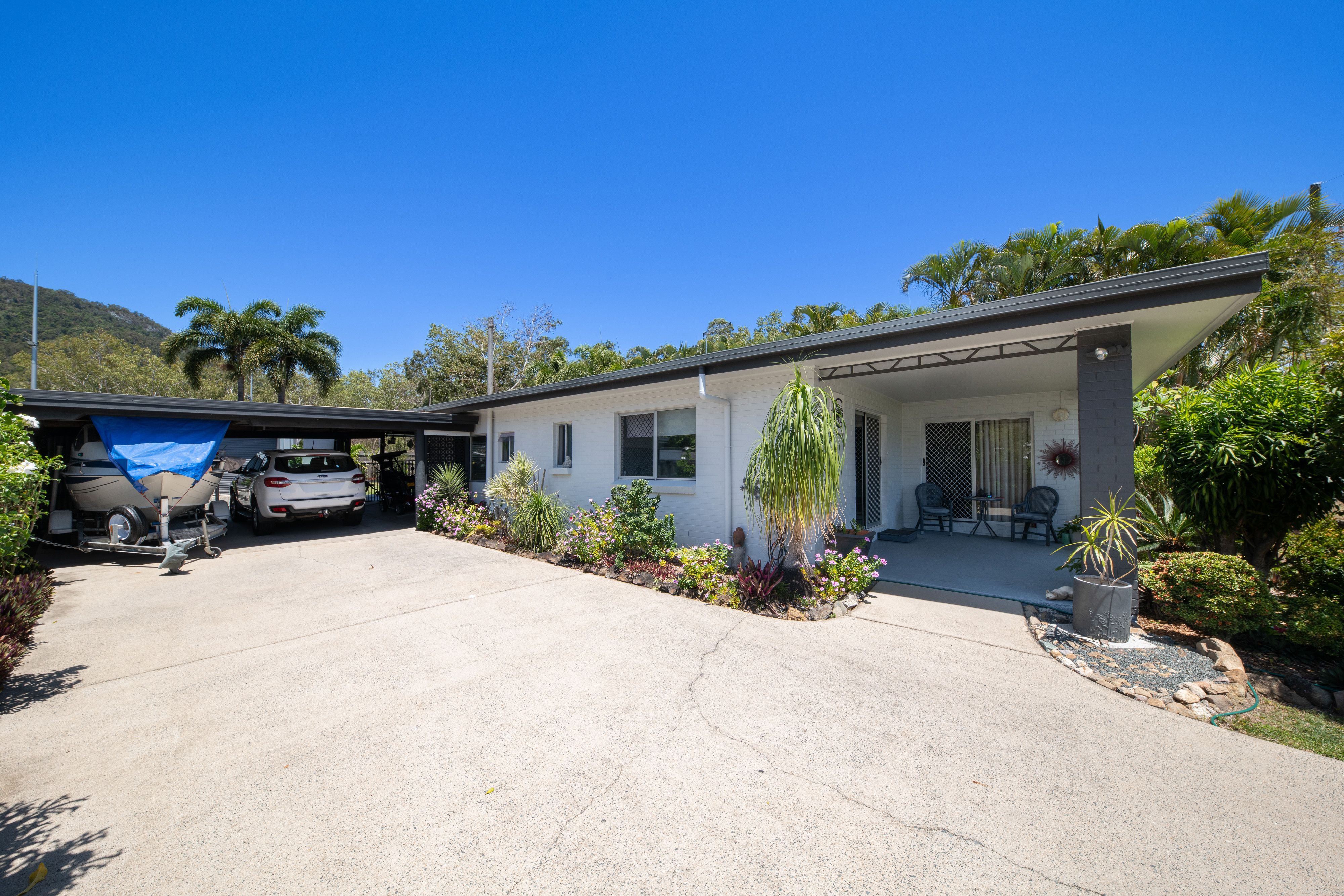 208 Shute Harbour Road, Cannonvale, QLD 4802