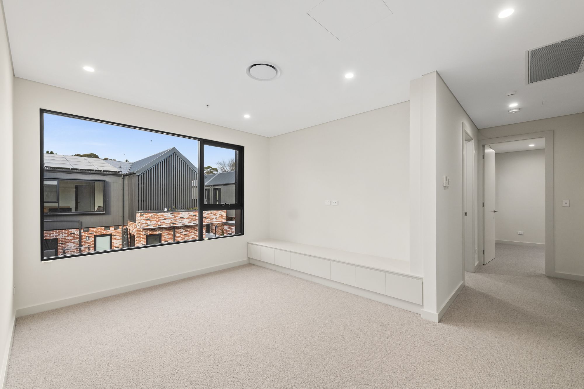 Townhouse 9/18 Kangloon Road — photo 7 of 12