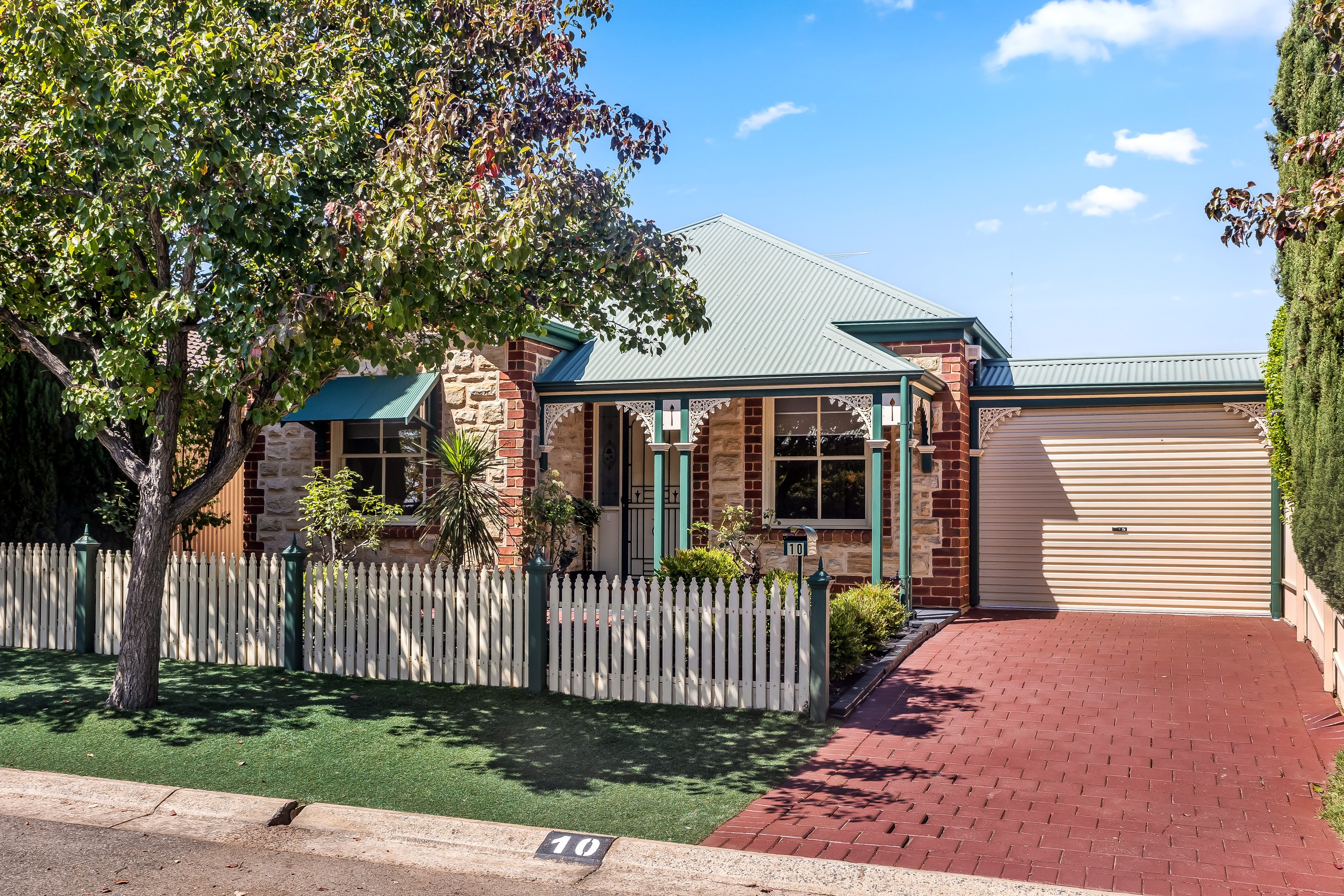 10 Thistleton Court, Greenwith, SA 5125