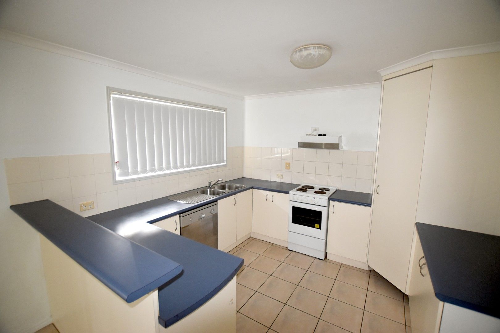 2/45 Park Street, West Gladstone, QLD 4680