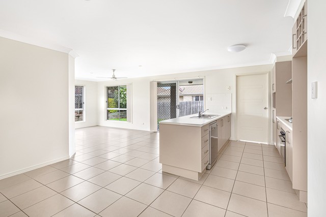 18 Sophie Street, Raceview, QLD 4305
