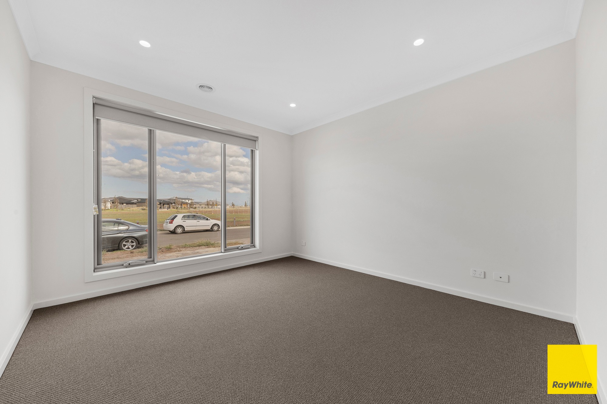 33 Clipstone Crescent, FRASER RISE, VIC 3336