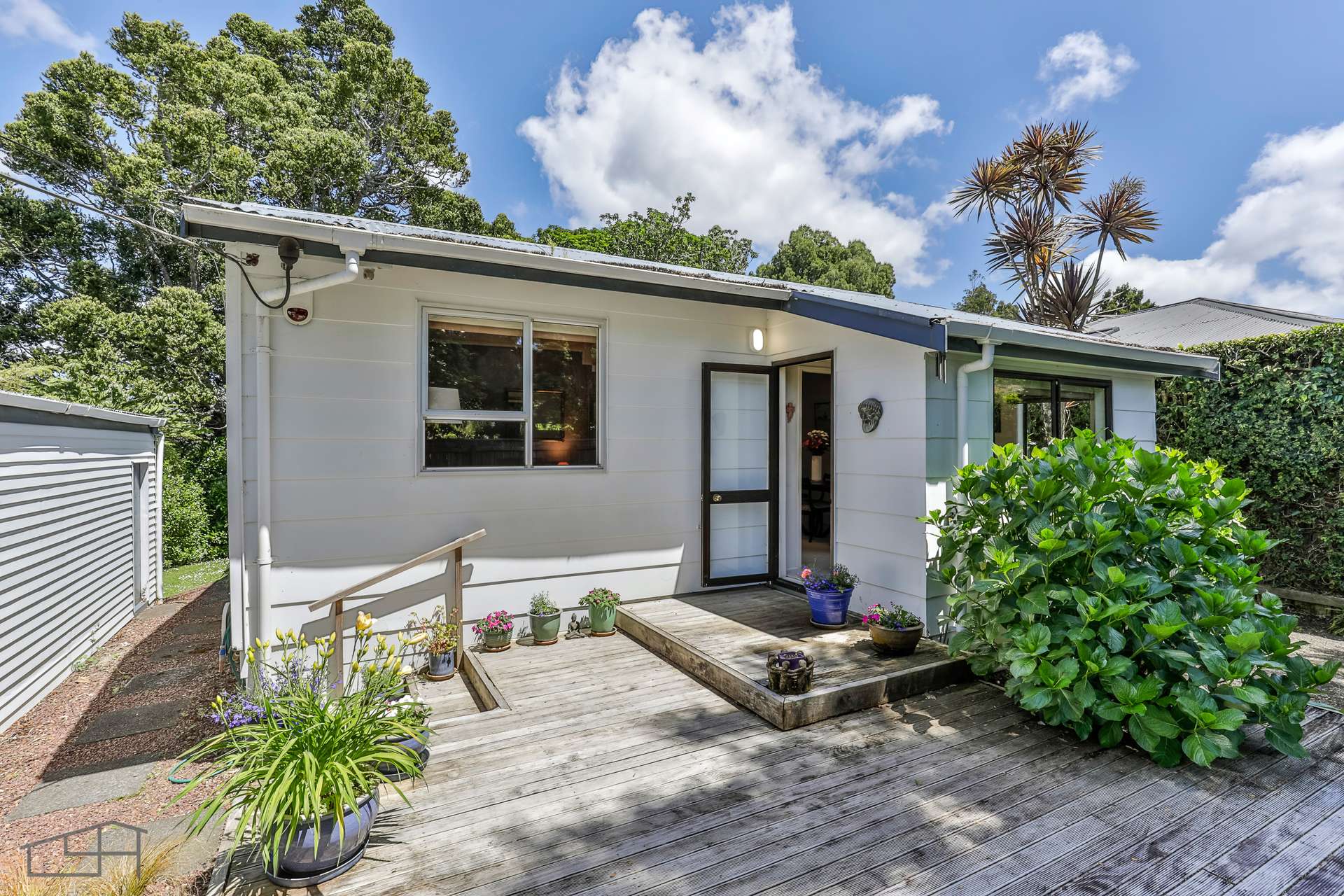 561 South Titirangi Road photo 1