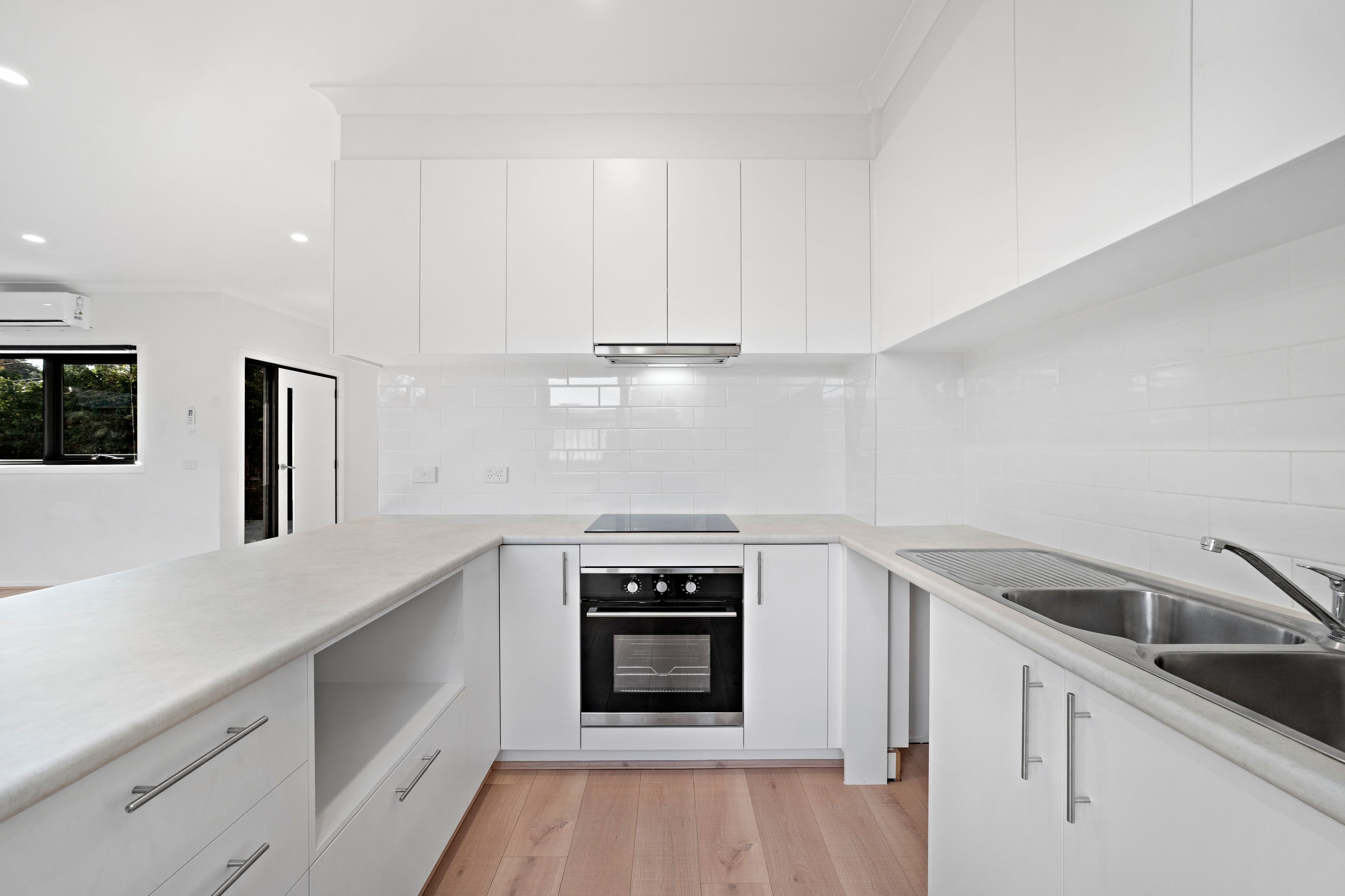 2/104 Rosemary Crescent — photo 4 of 11