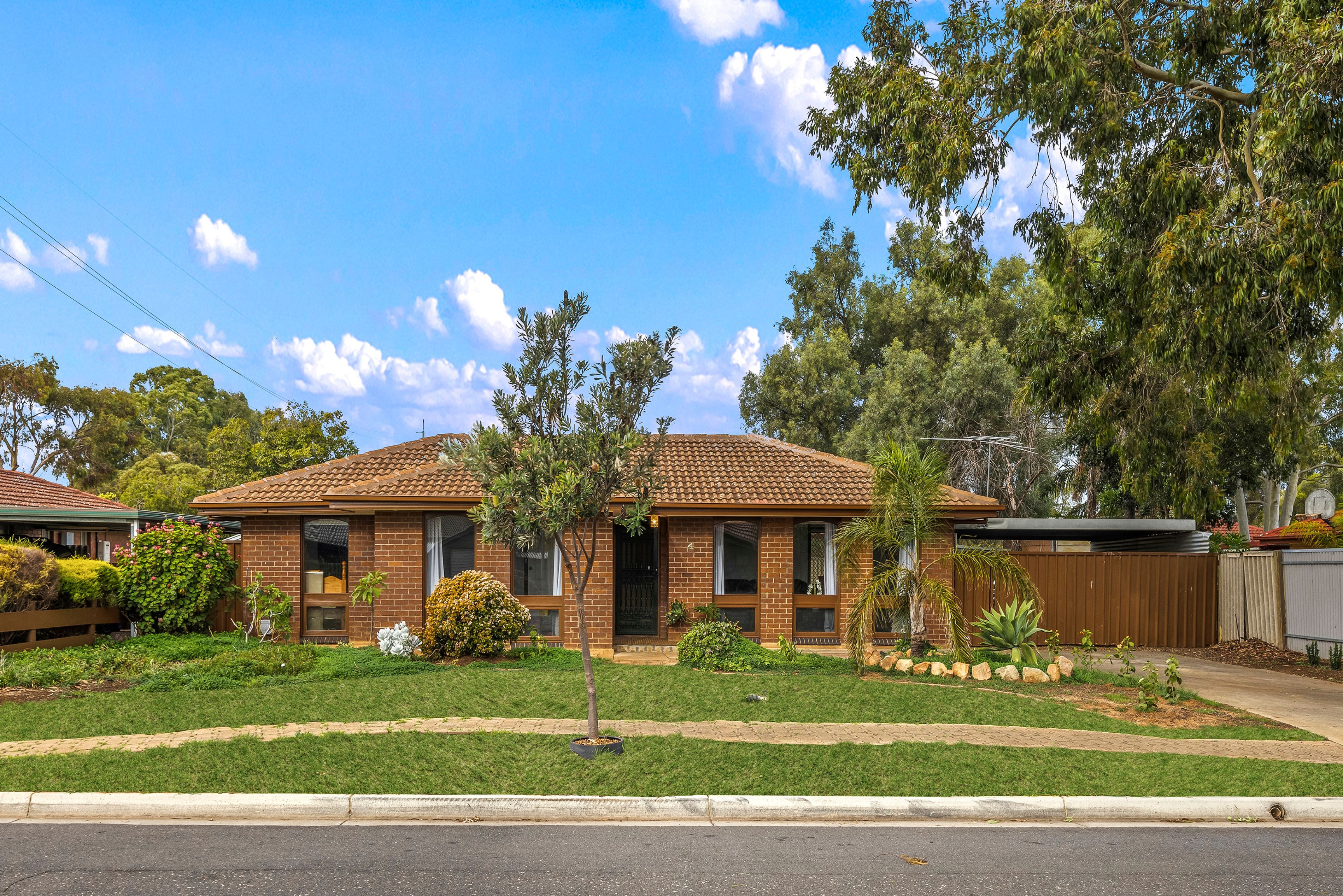 4 Monarch Avenue, Parafield Gardens, SA 5107 Sold House Ray White