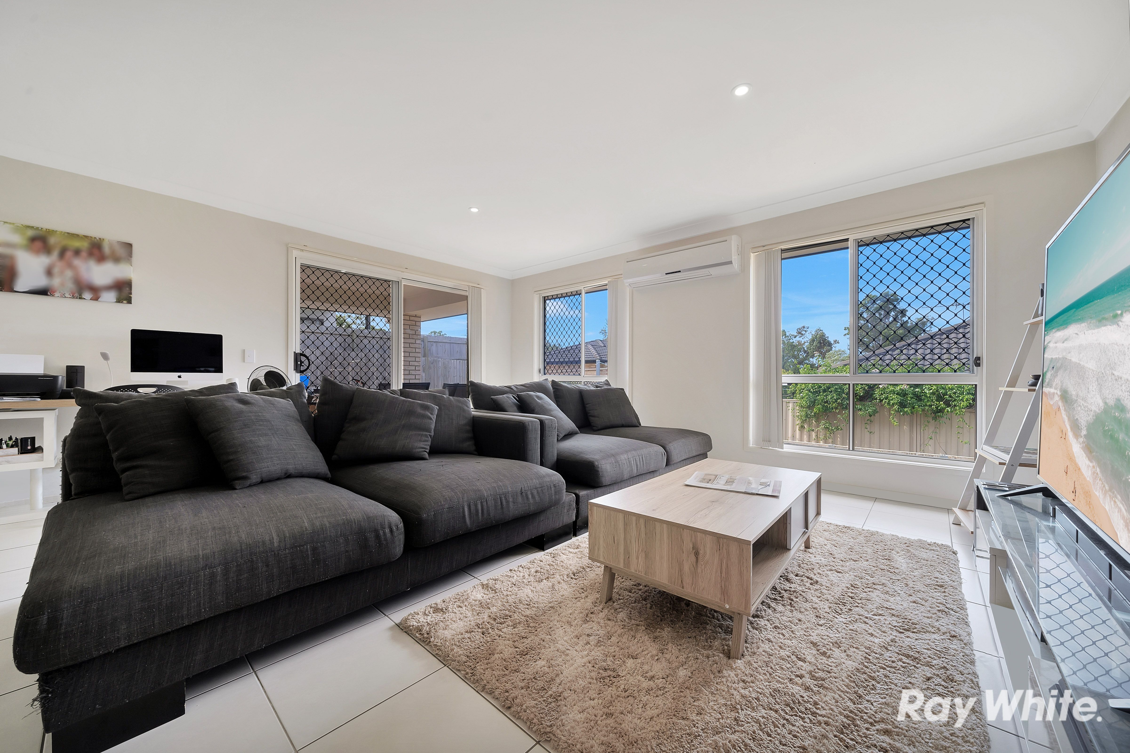 16 Foster Circuit, Hillcrest, QLD 4118