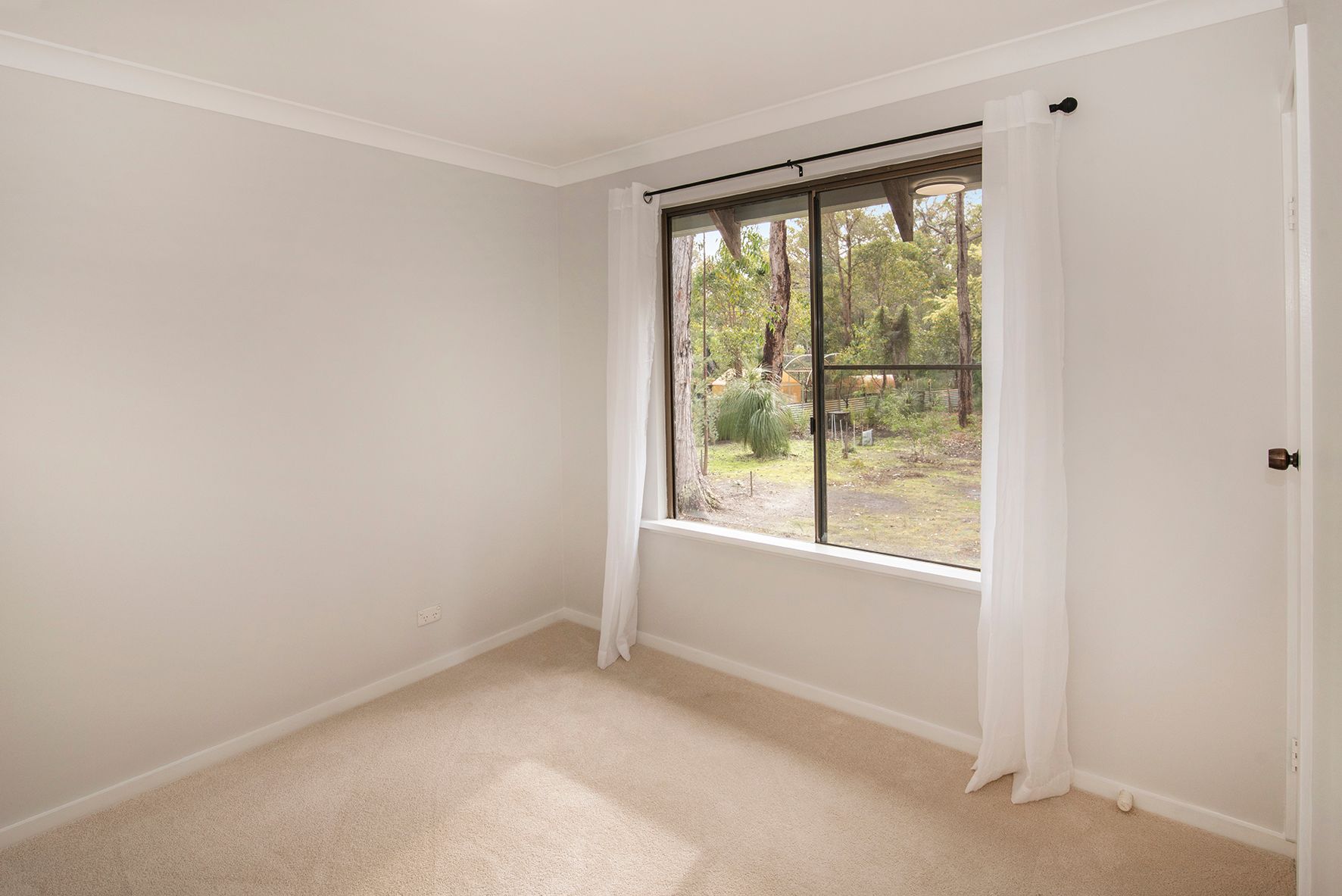 11 Clements Crescent — photo 12 of 20