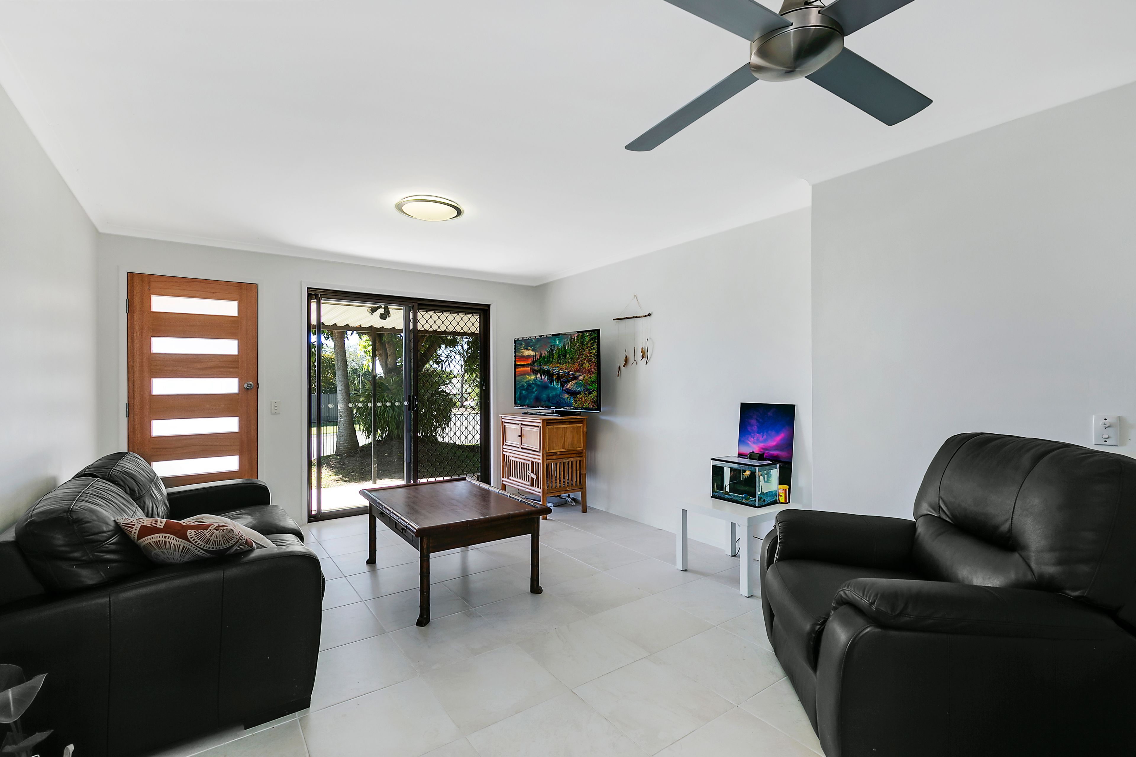 2/2 Senate Street, Labrador, QLD 4215