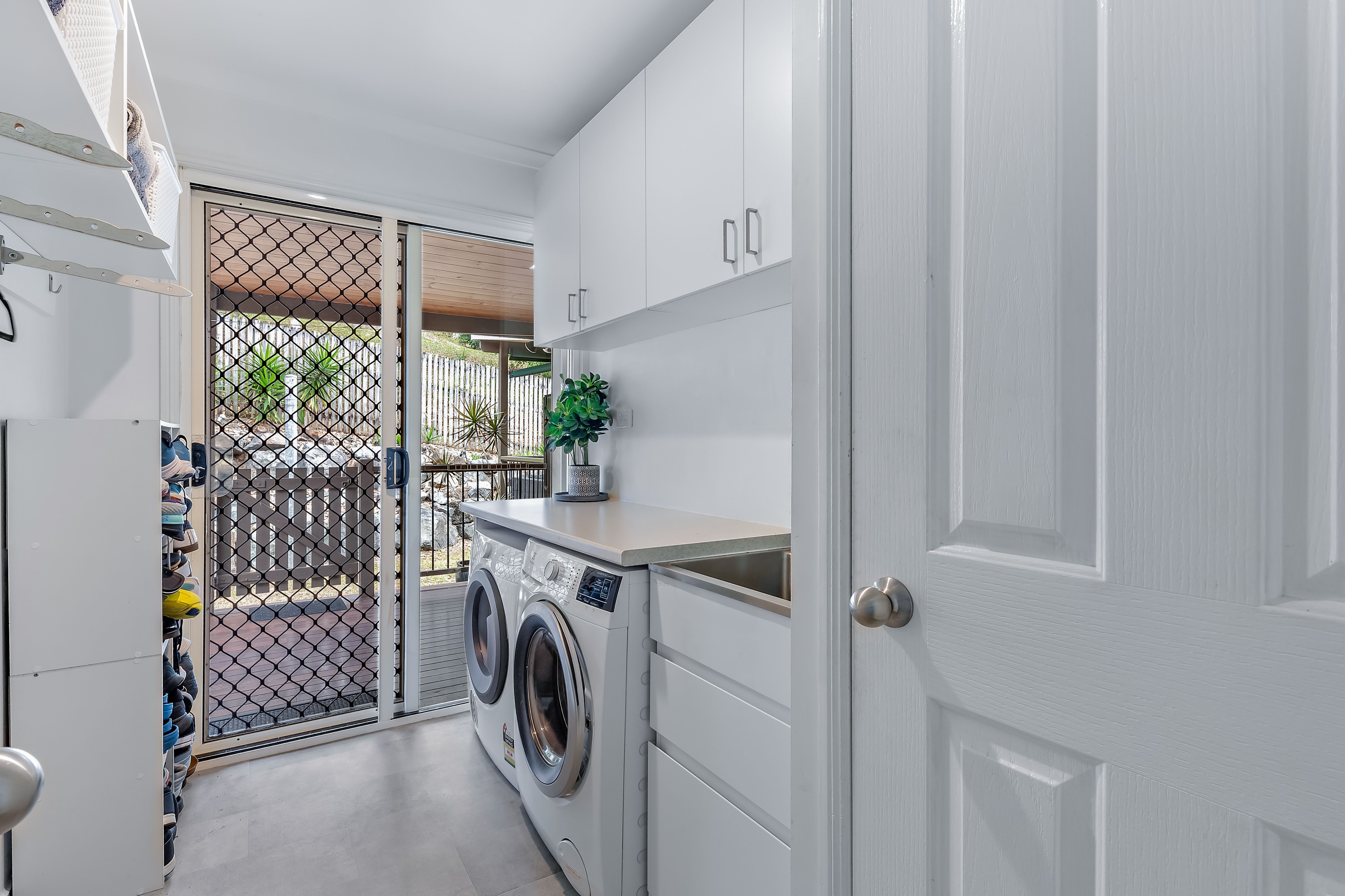 10 Grace Avenue — photo 18 of 24