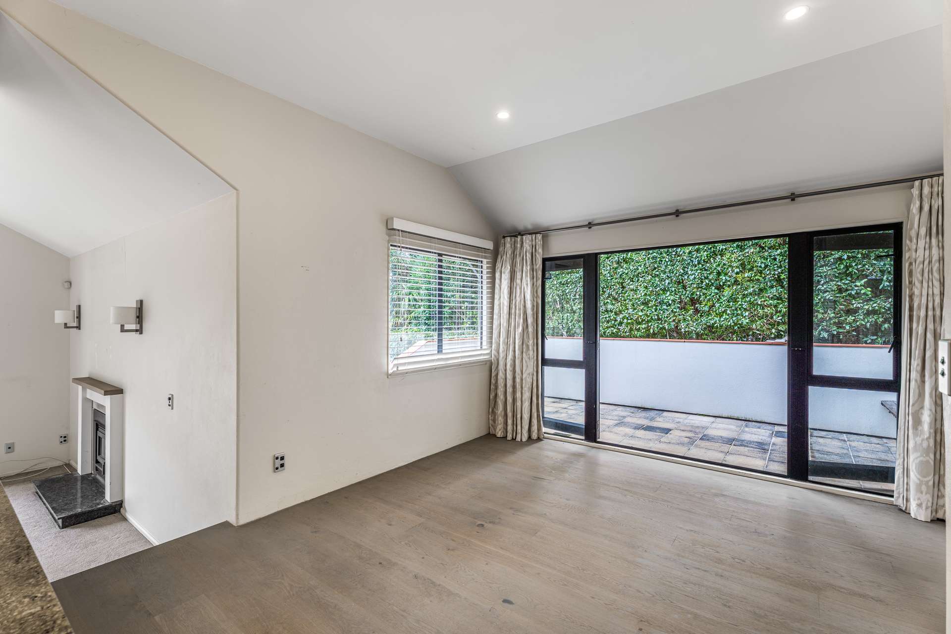 16b Abbotts Way photo 5