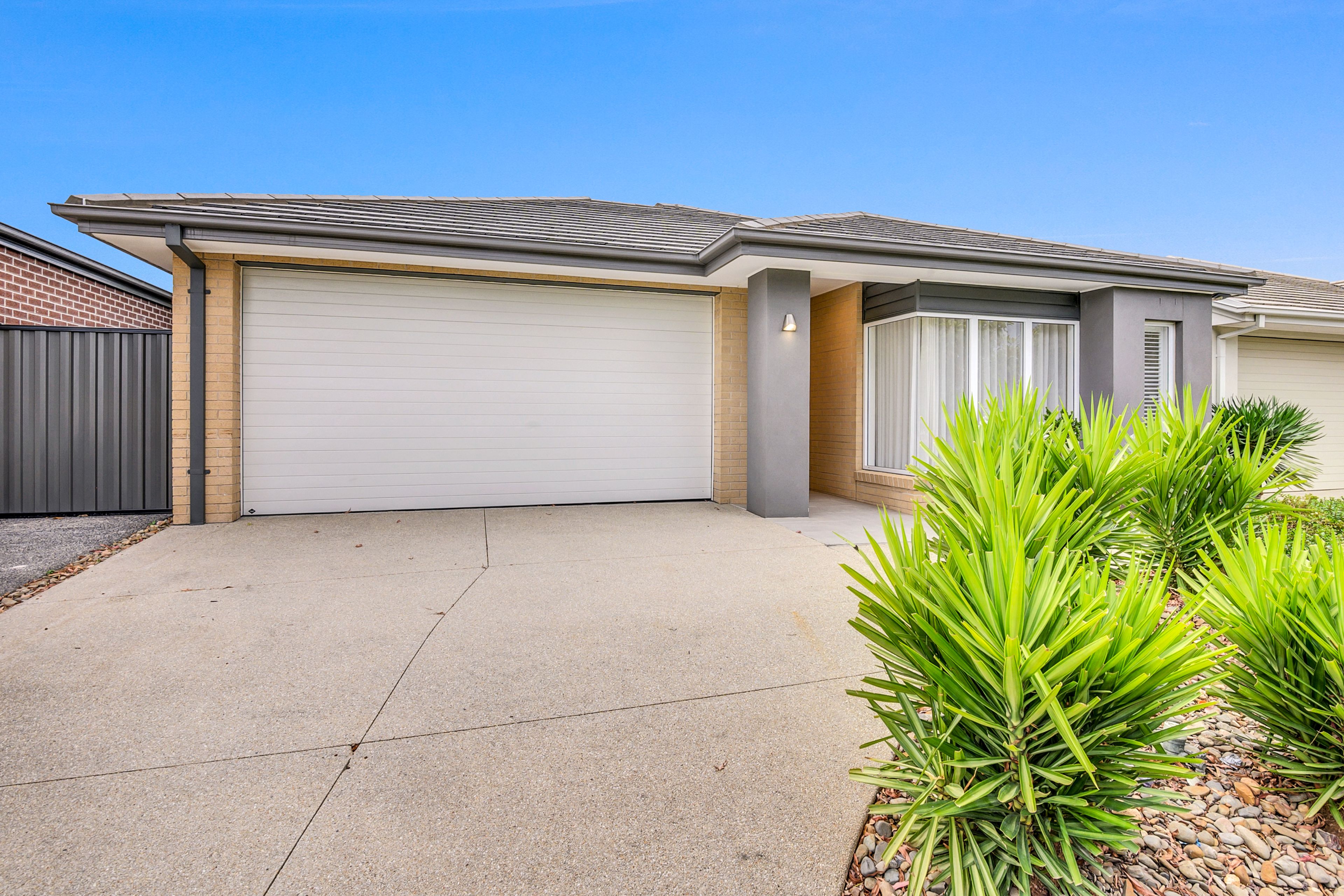 79 Whitfield Crescent, Craigieburn, VIC 3064