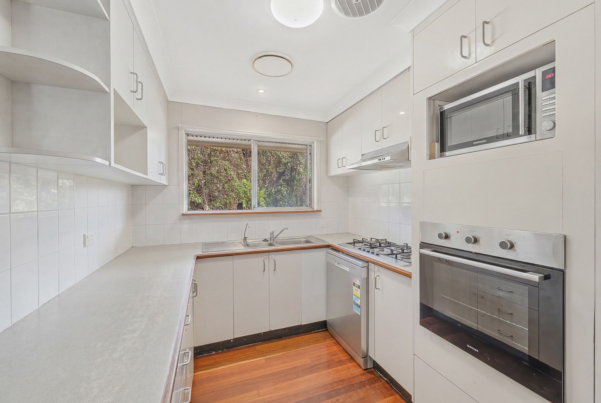 28 Lyons Street — photo 9 of 30