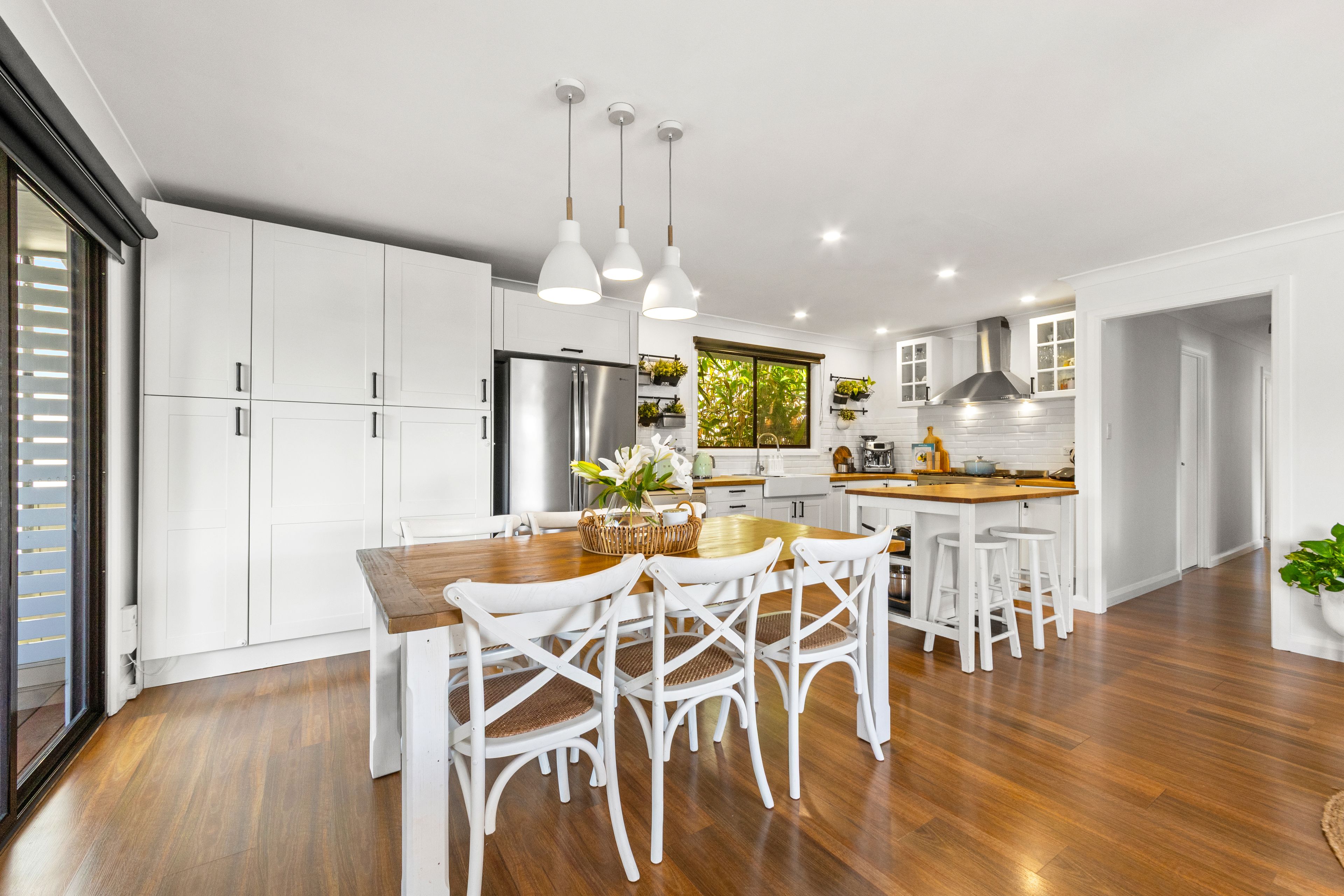 84 Delia Avenue — photo 4 of 20