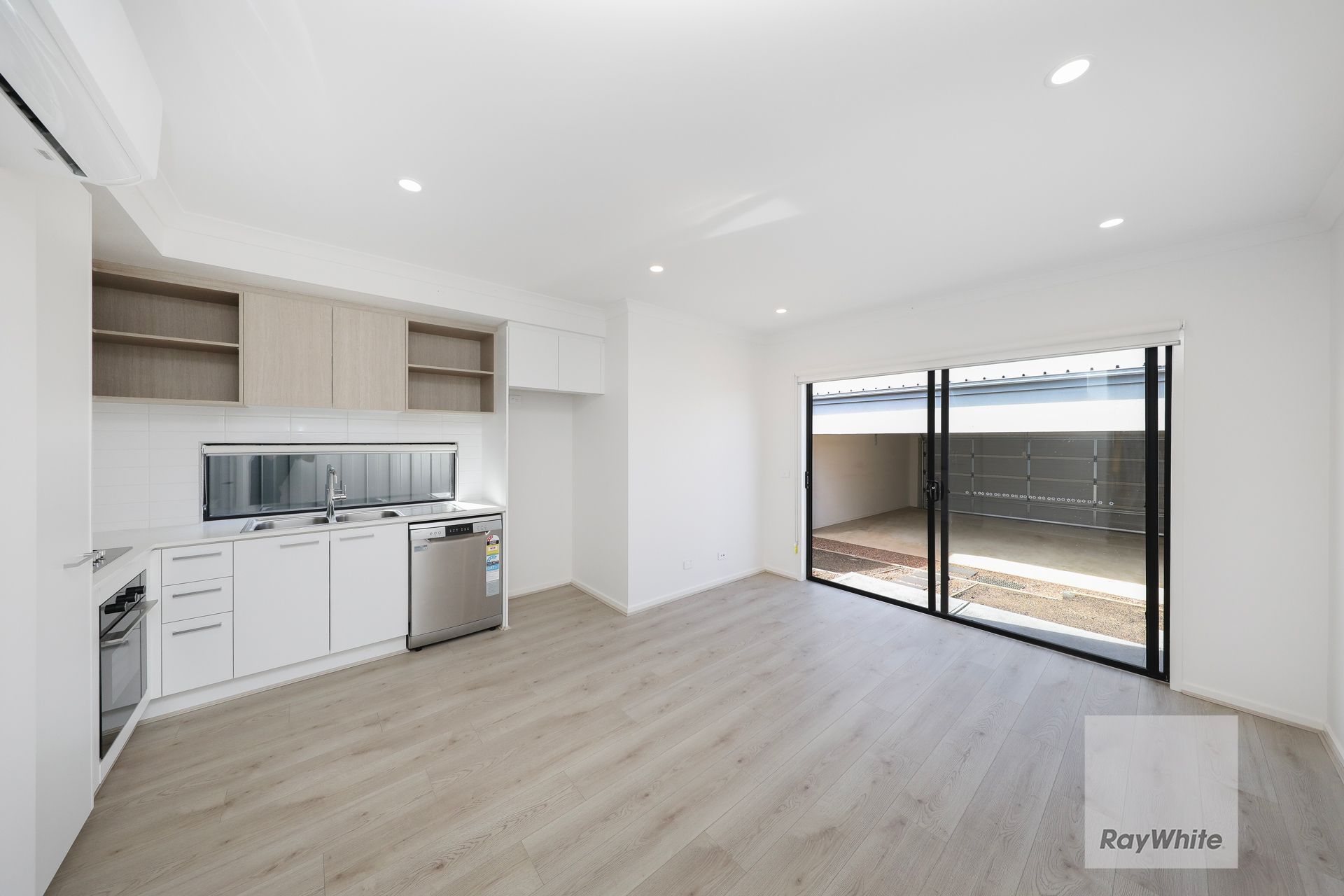 8 Cosgrove Drive — photo 5 of 14