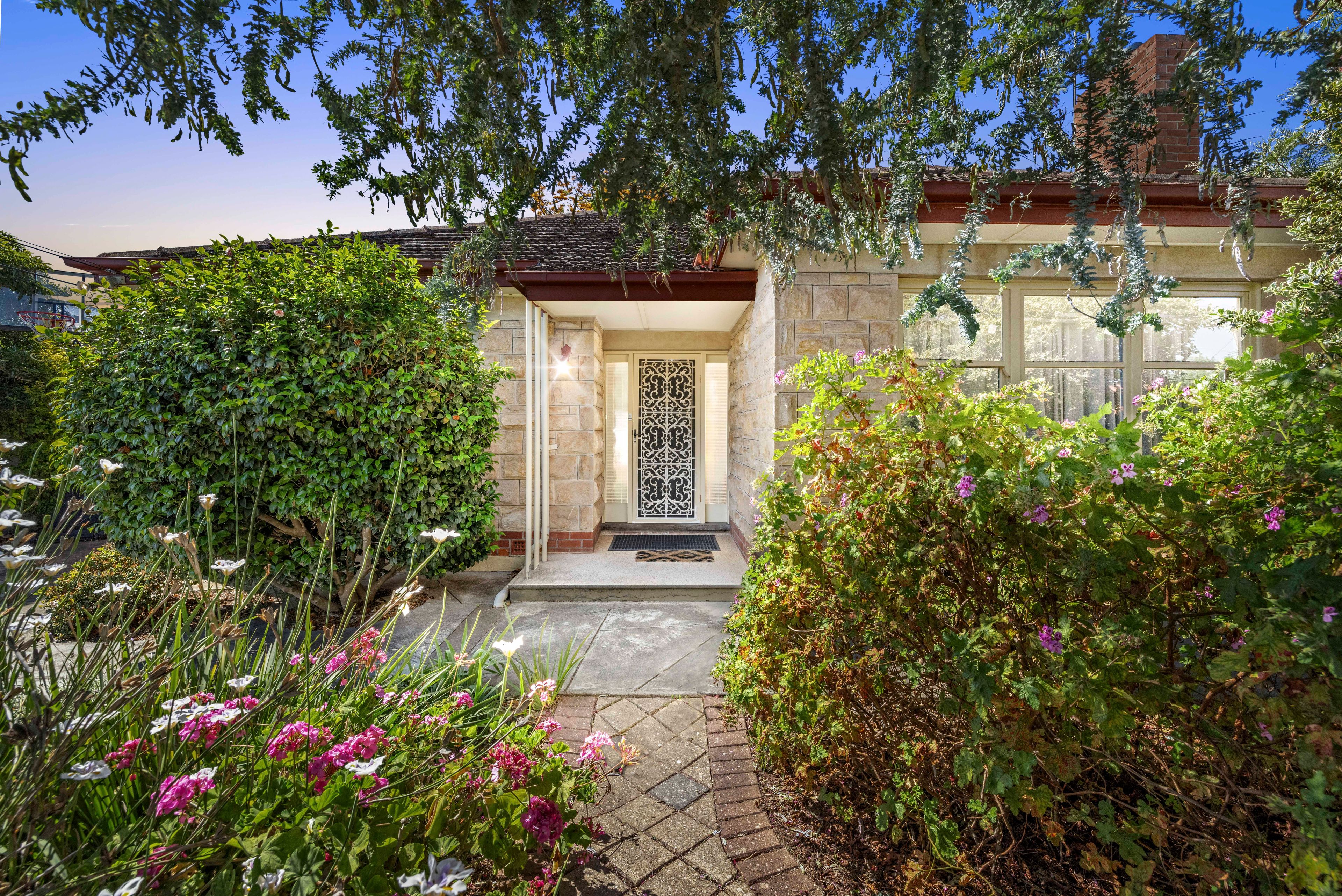 27 Helmsdale Avenue, Glengowrie SA 5044