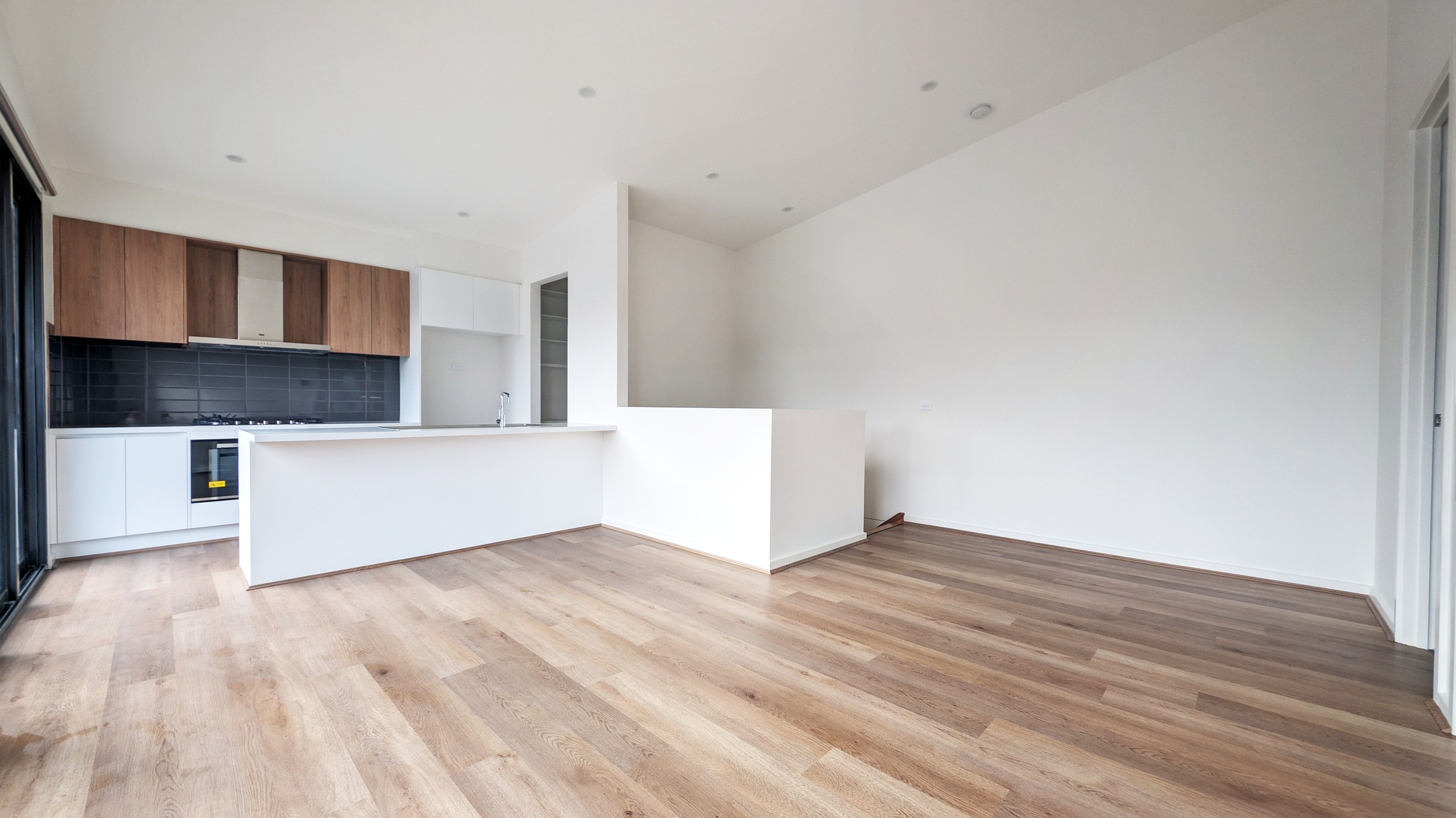 1/8 Oulton Crescent, Reservoir, VIC 3073