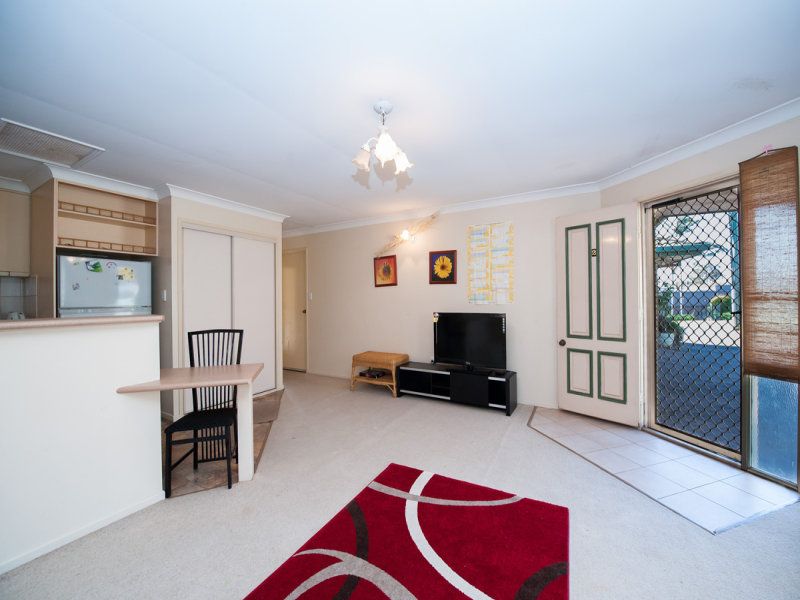 2/242 Spring Street, Kearneys Spring, QLD 4350