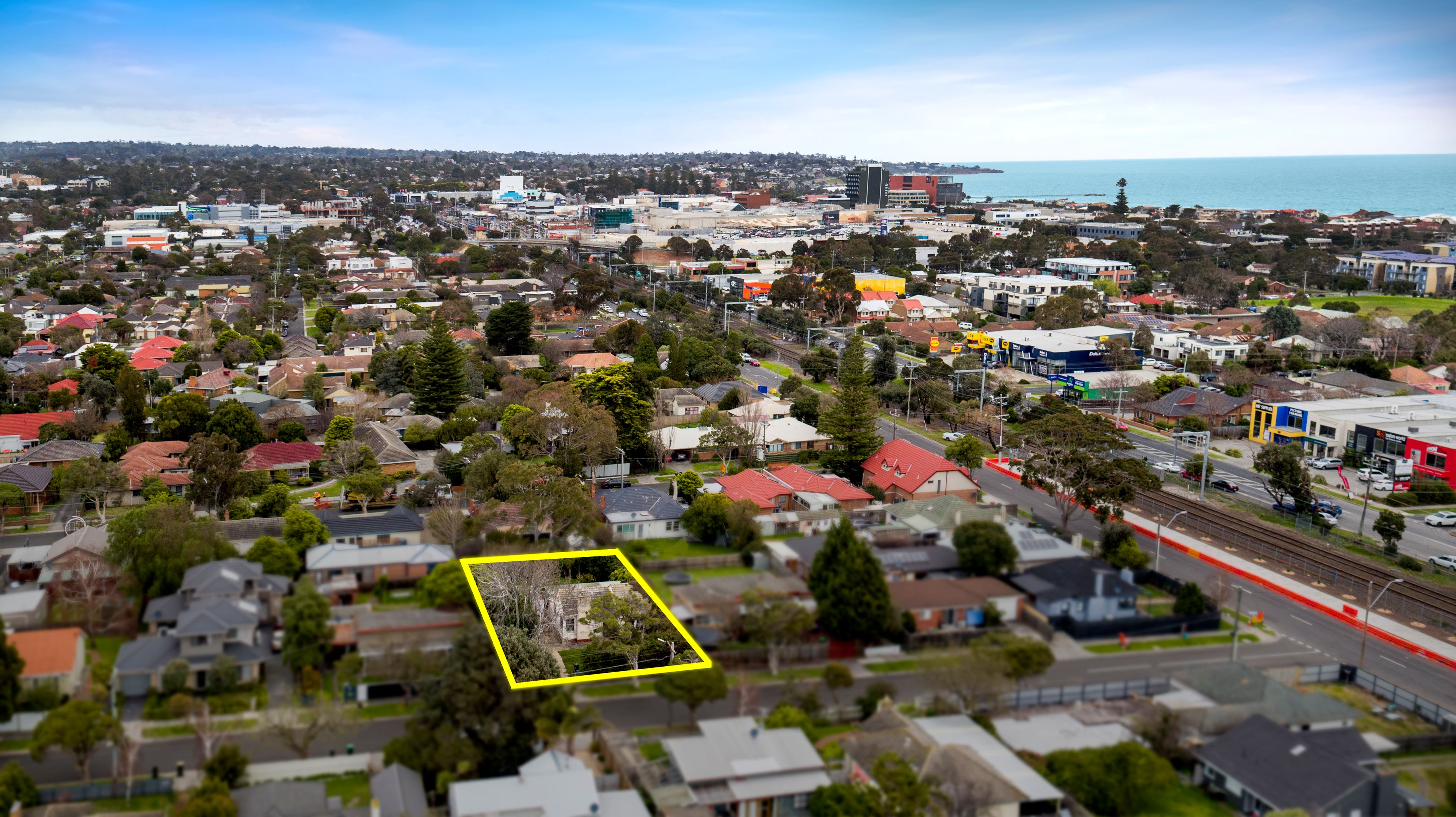 4 Raymond Avenue, Frankston VIC 3199