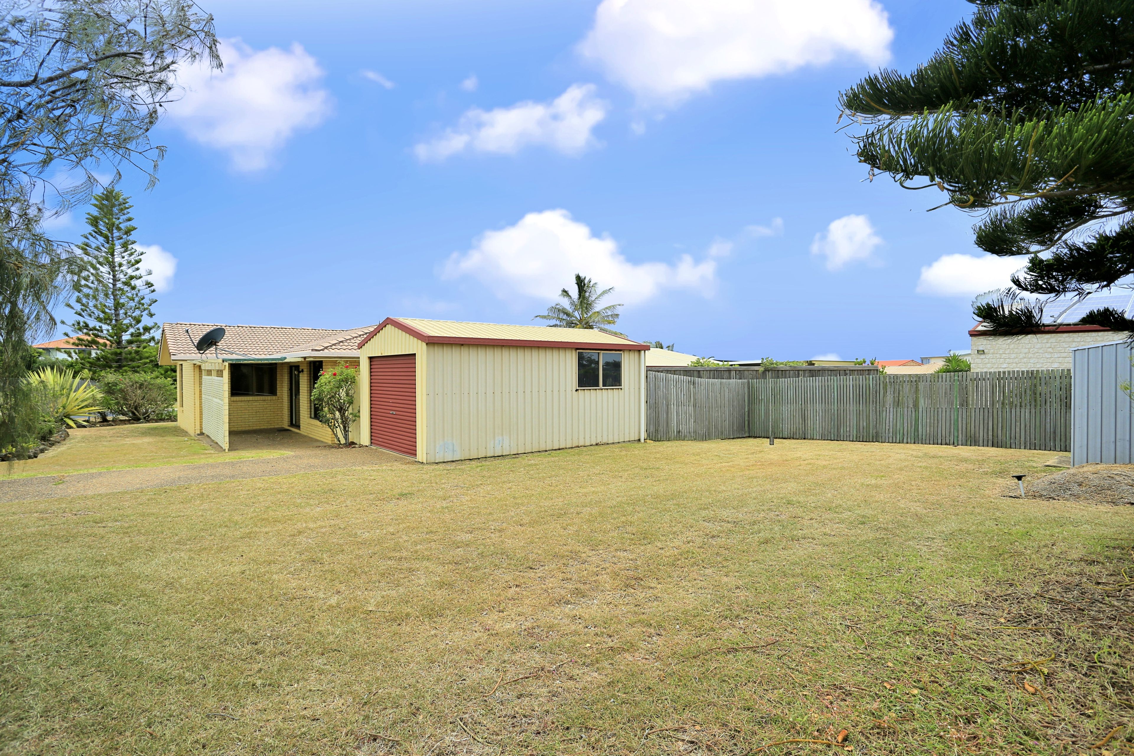 1 Tarni Street, Coral Cove, QLD 4670