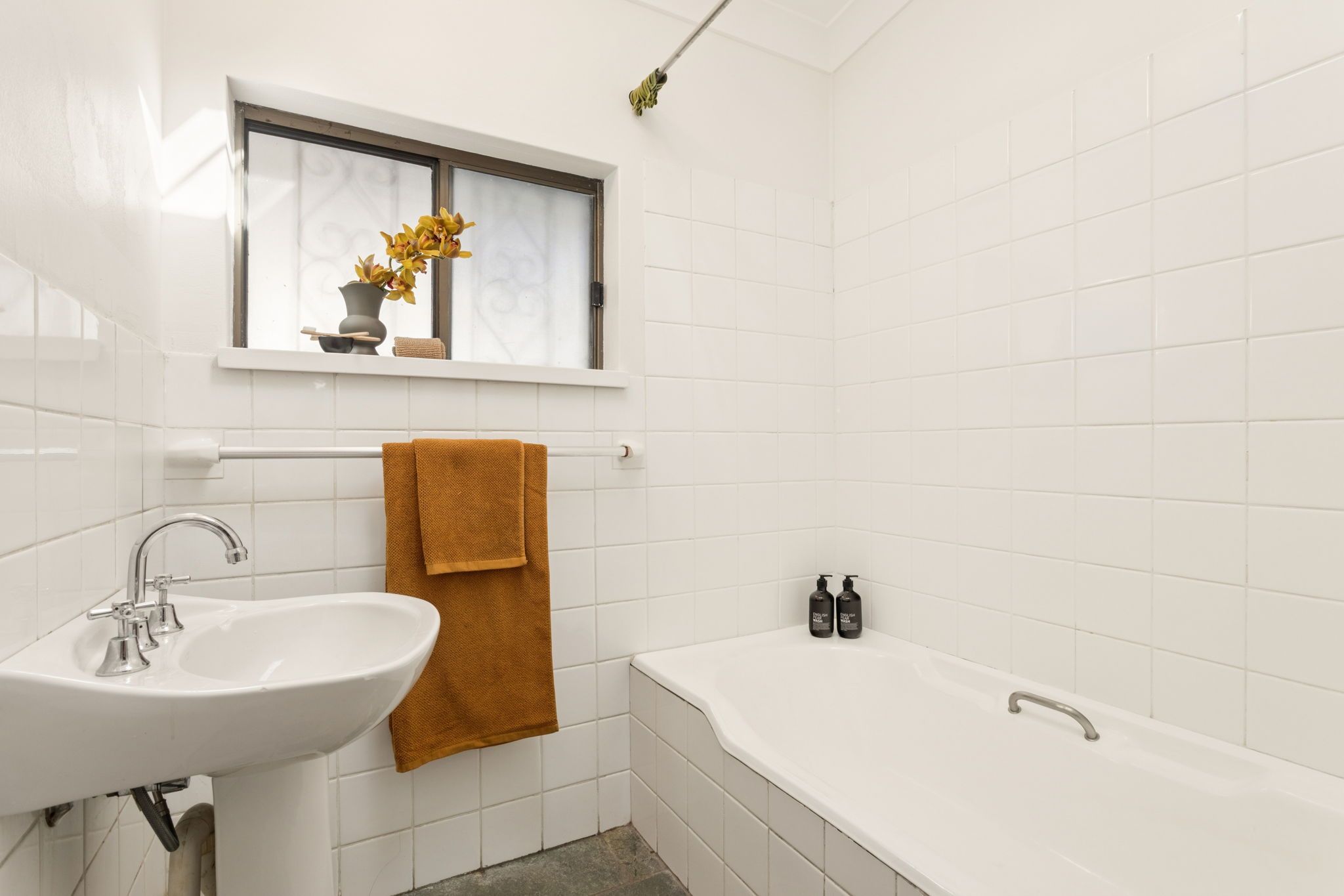 5 St James Avenue — photo 6 of 10