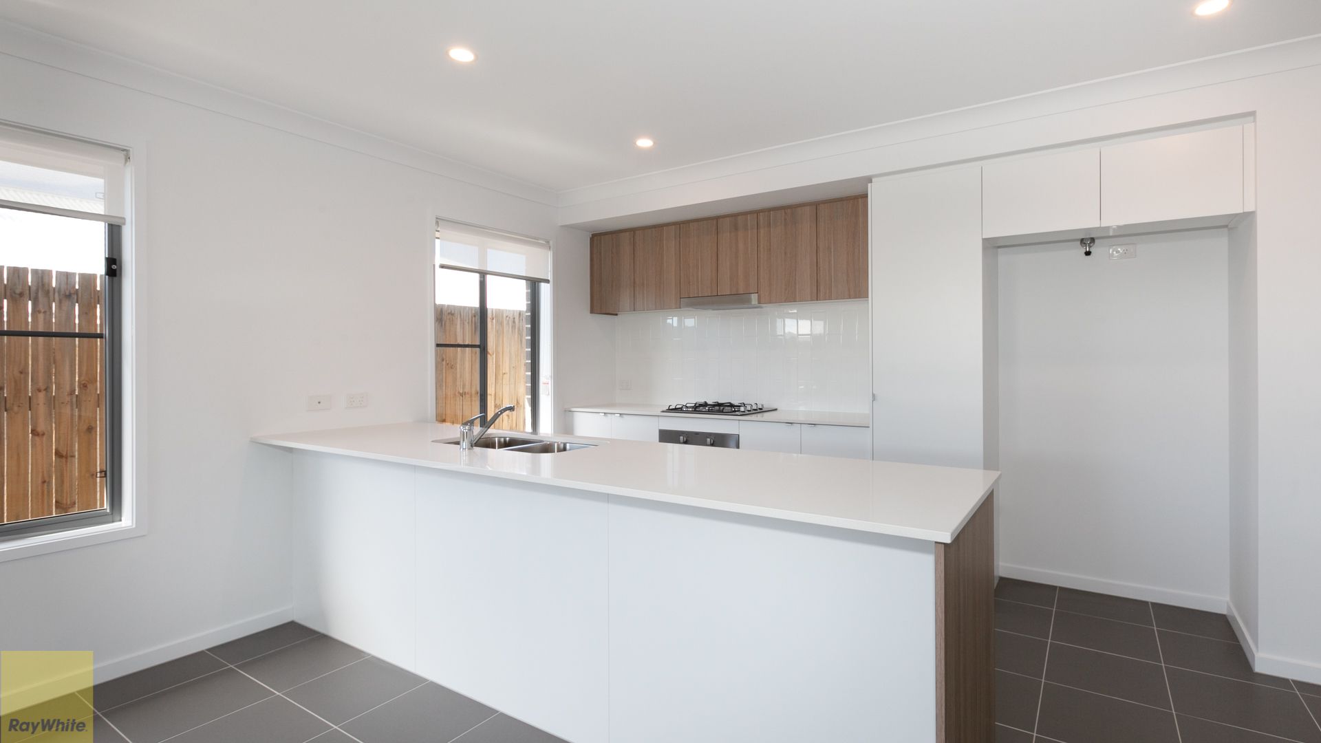 18 Chambers Ridge Boulevard, Park Ridge, QLD 4125