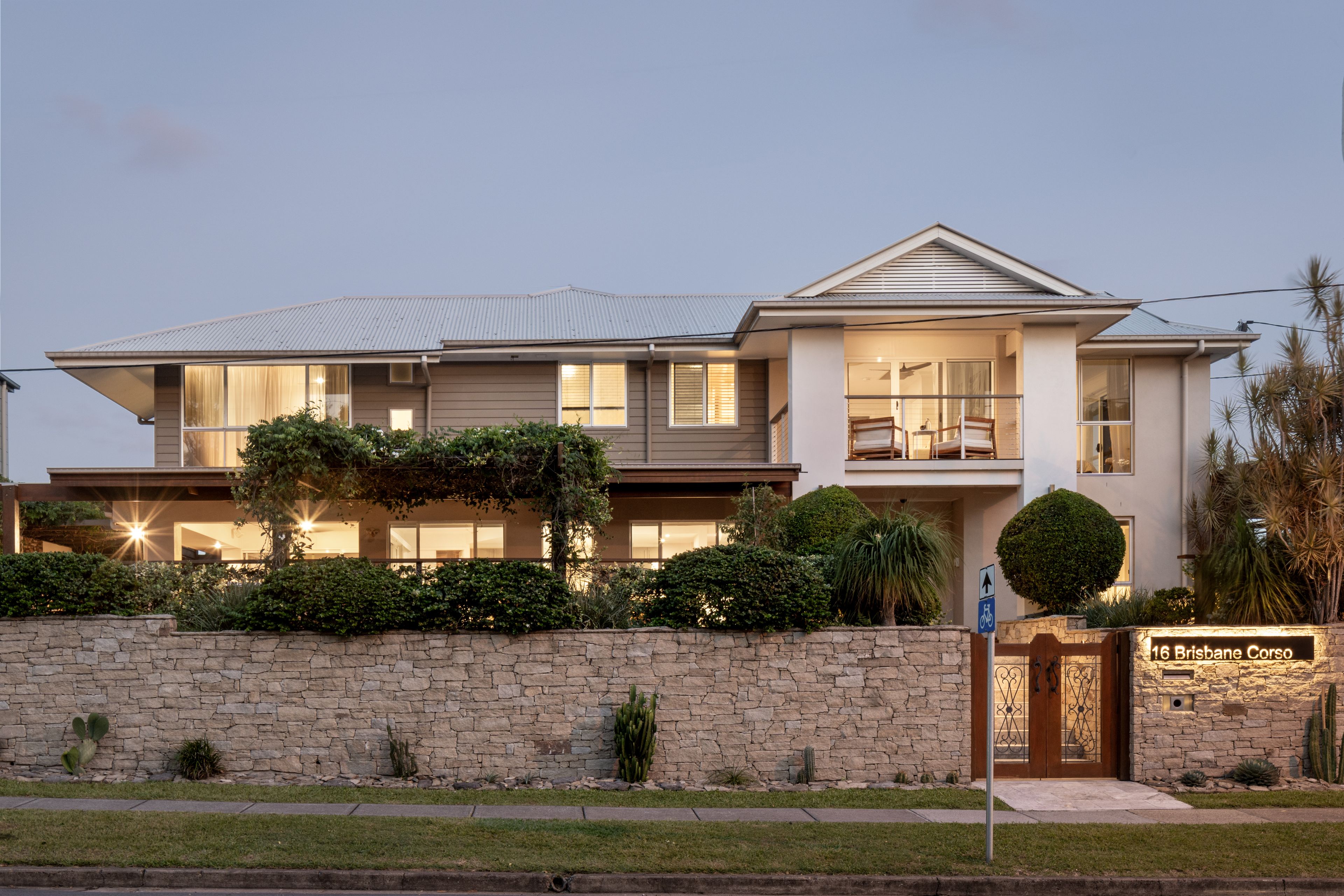 16 Brisbane Corso, Fairfield, QLD 4103