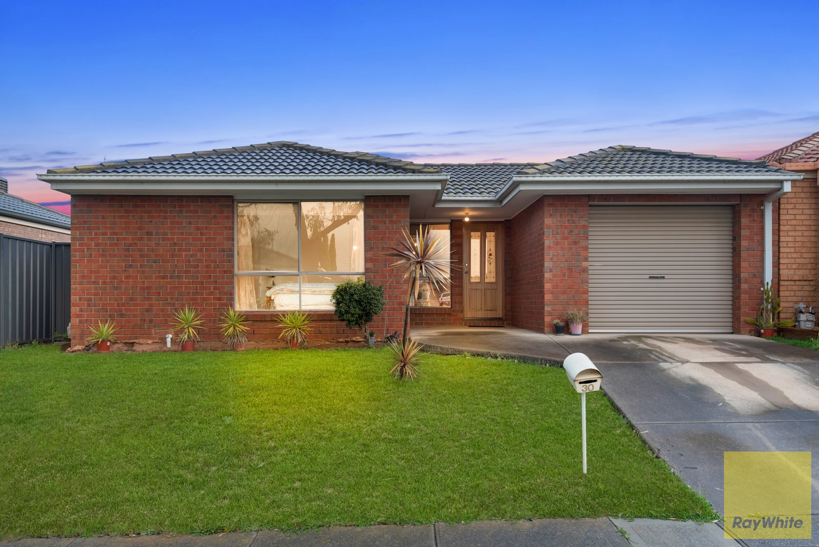 30 Mundi Crescent, MANOR LAKES, VIC 3024
