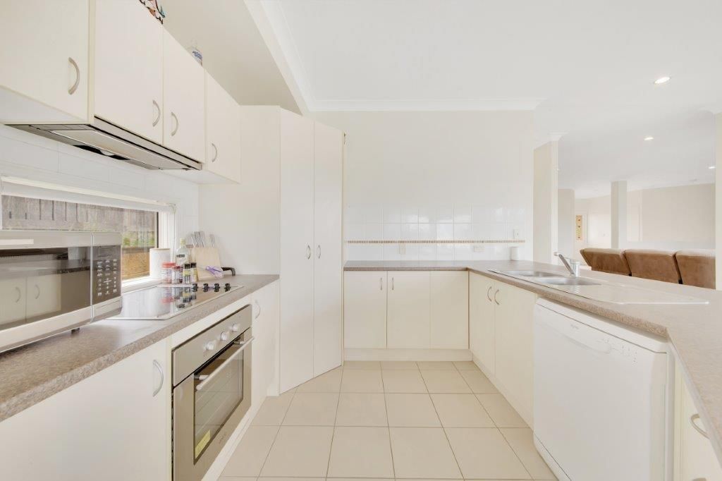 16 Viewpoint Way, New Auckland, QLD 4680