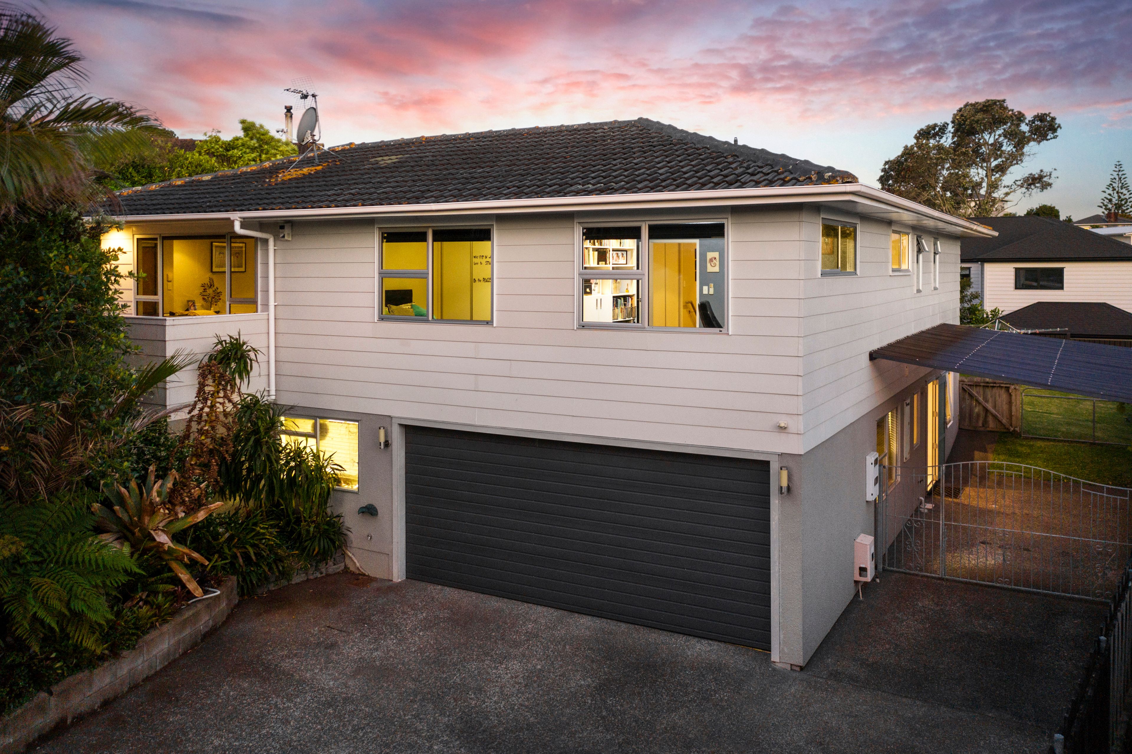 5 Halcombe Place, Green Bay, Waitakere City