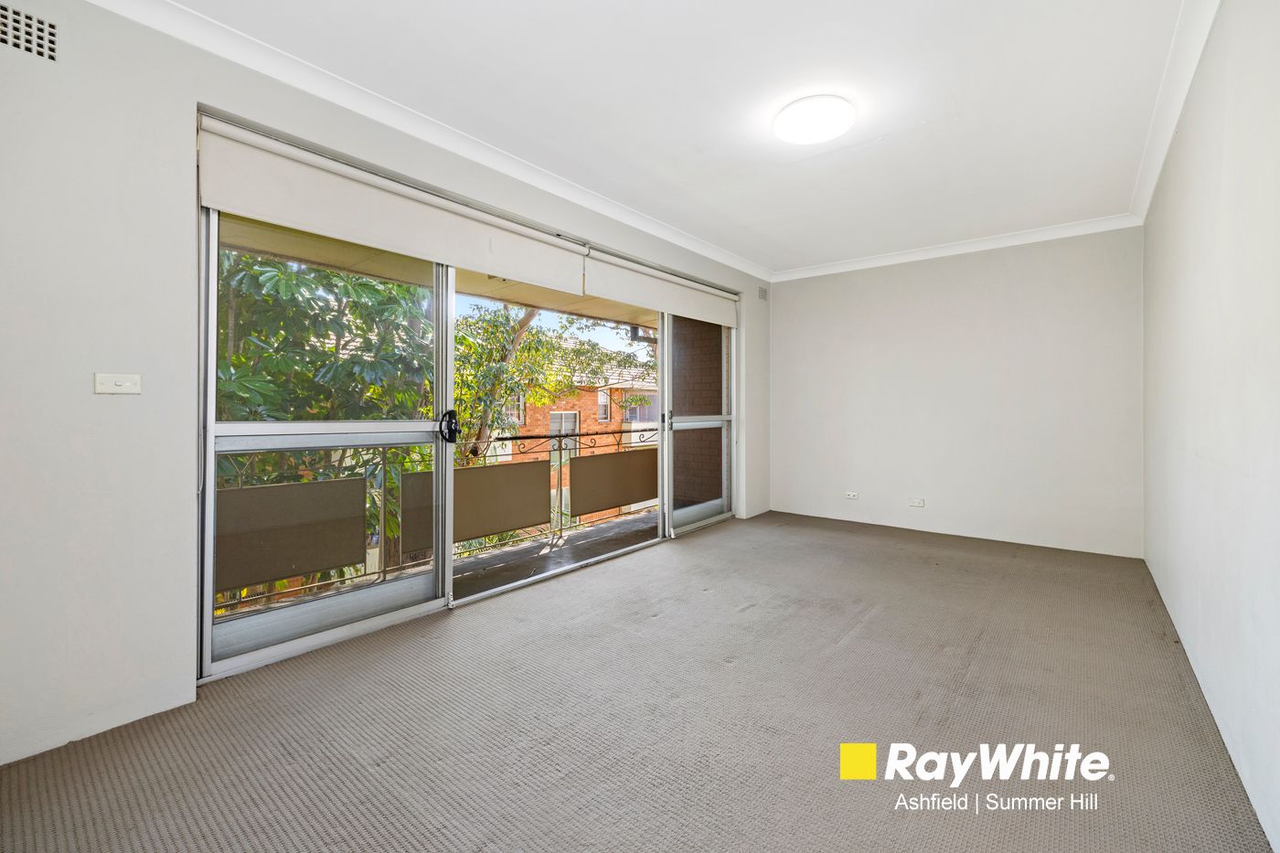 6/10 Julia Street — photo 2 of 8
