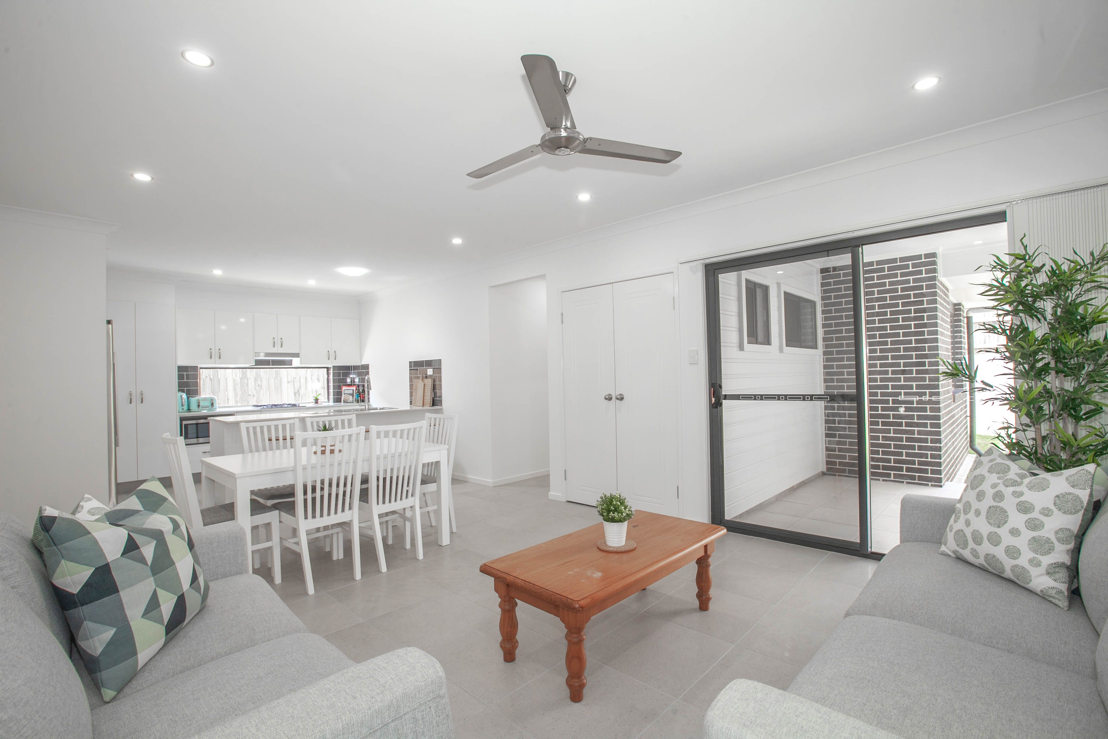 205 Woodline Drive, SPRING MOUNTAIN, QLD 4300