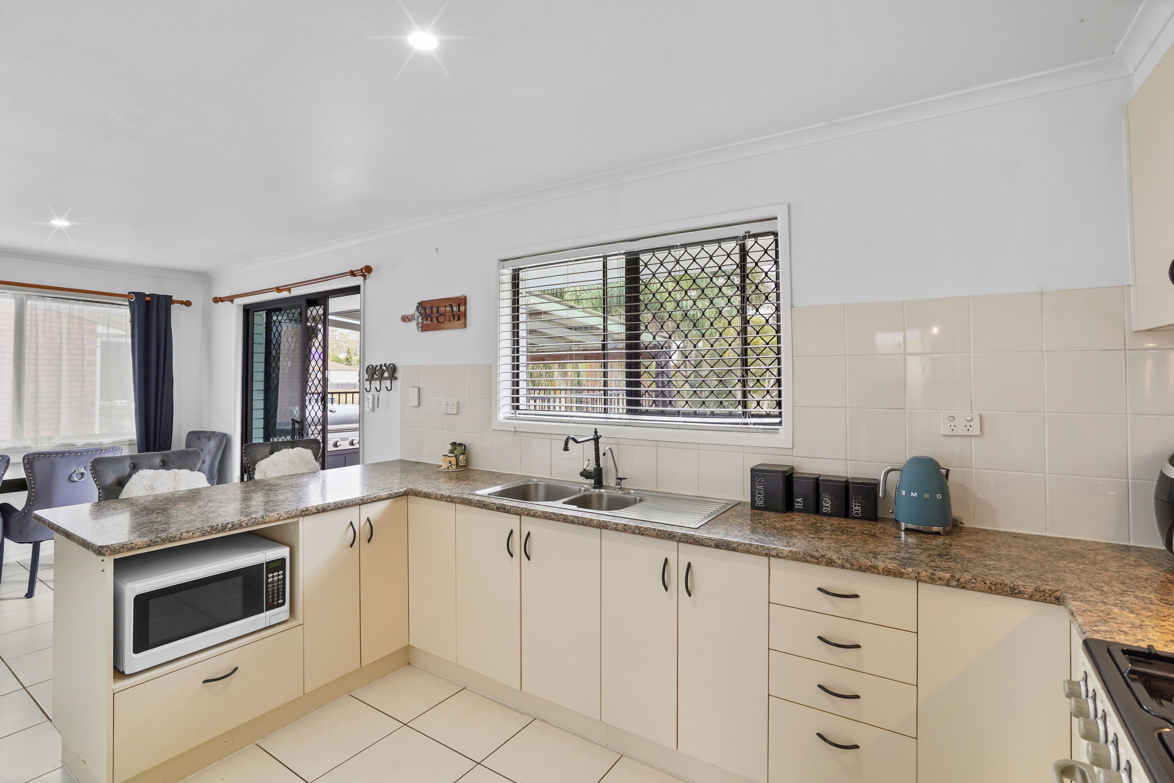 124 Loganlea Road — photo 5 of 14