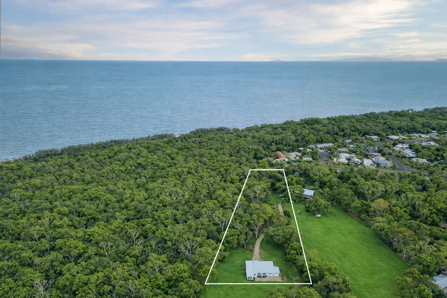 295 Ocean Parade, Balgal Beach, QLD 4816