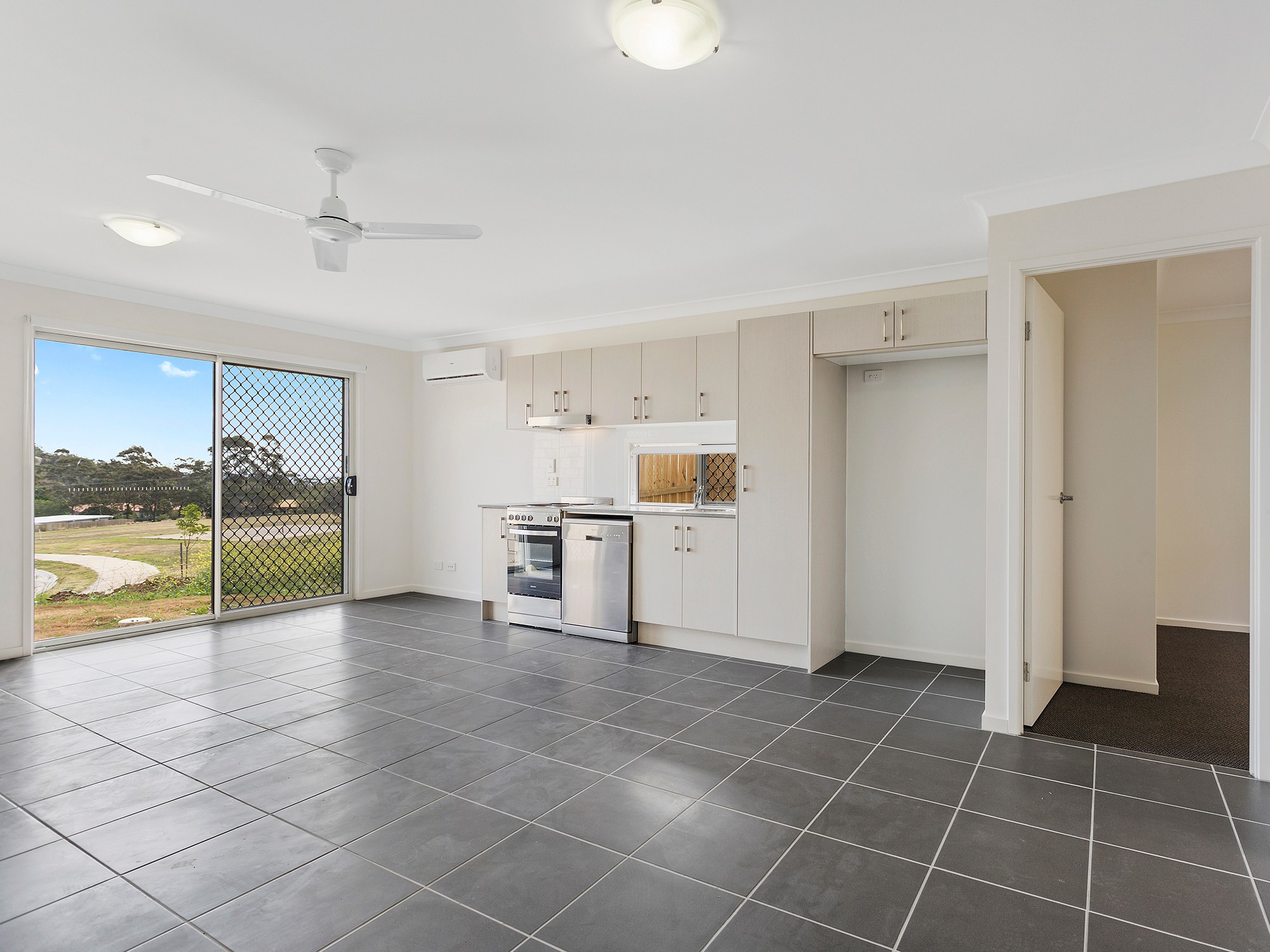 Unit 2/37 Alistair Street, Glenvale, QLD 4350