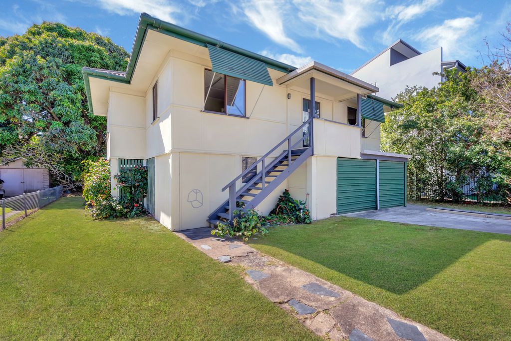 27 Parker Street, Labrador, QLD 4215