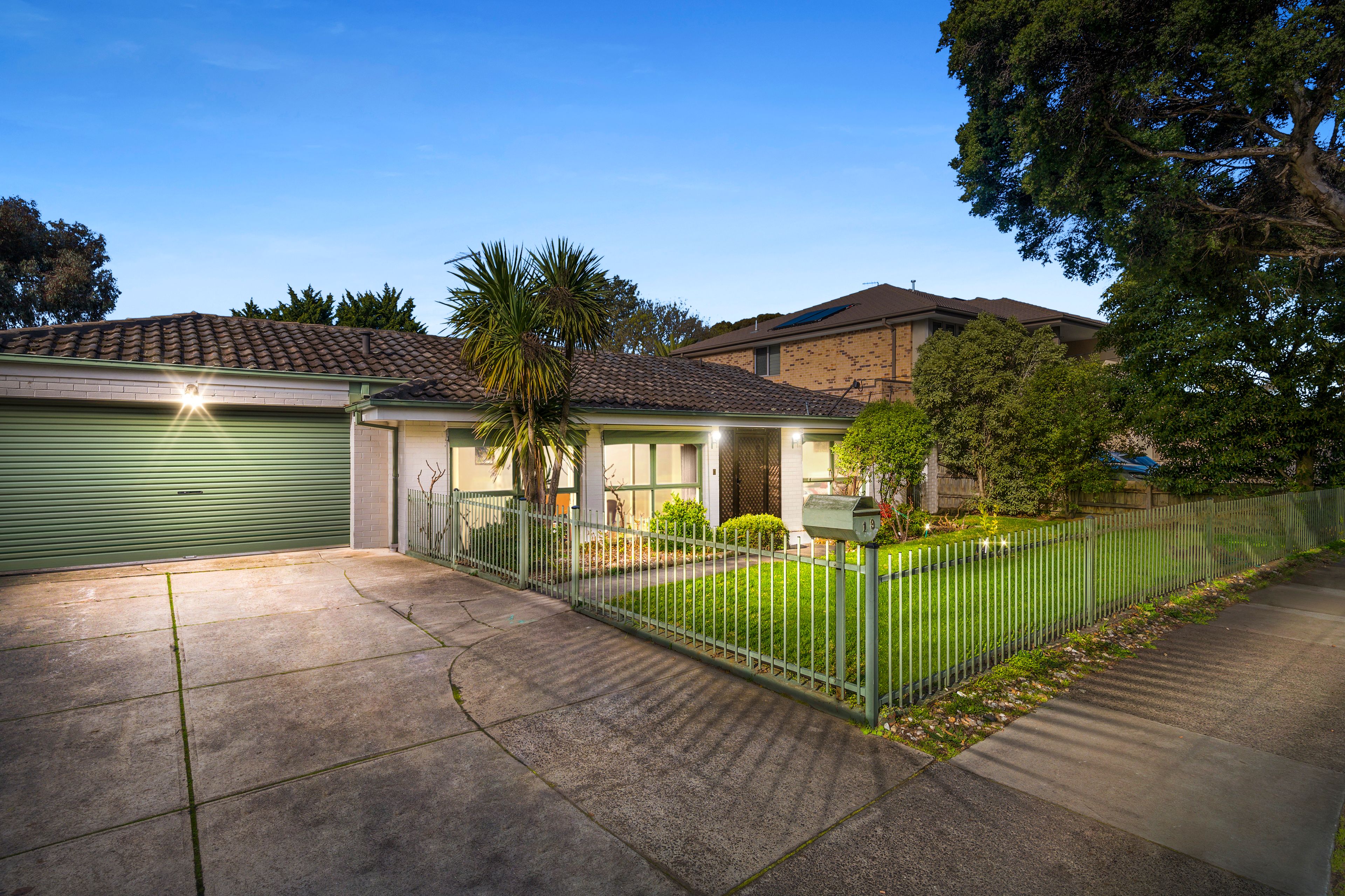 19 Barrington Drive, Ashwood, VIC 3147