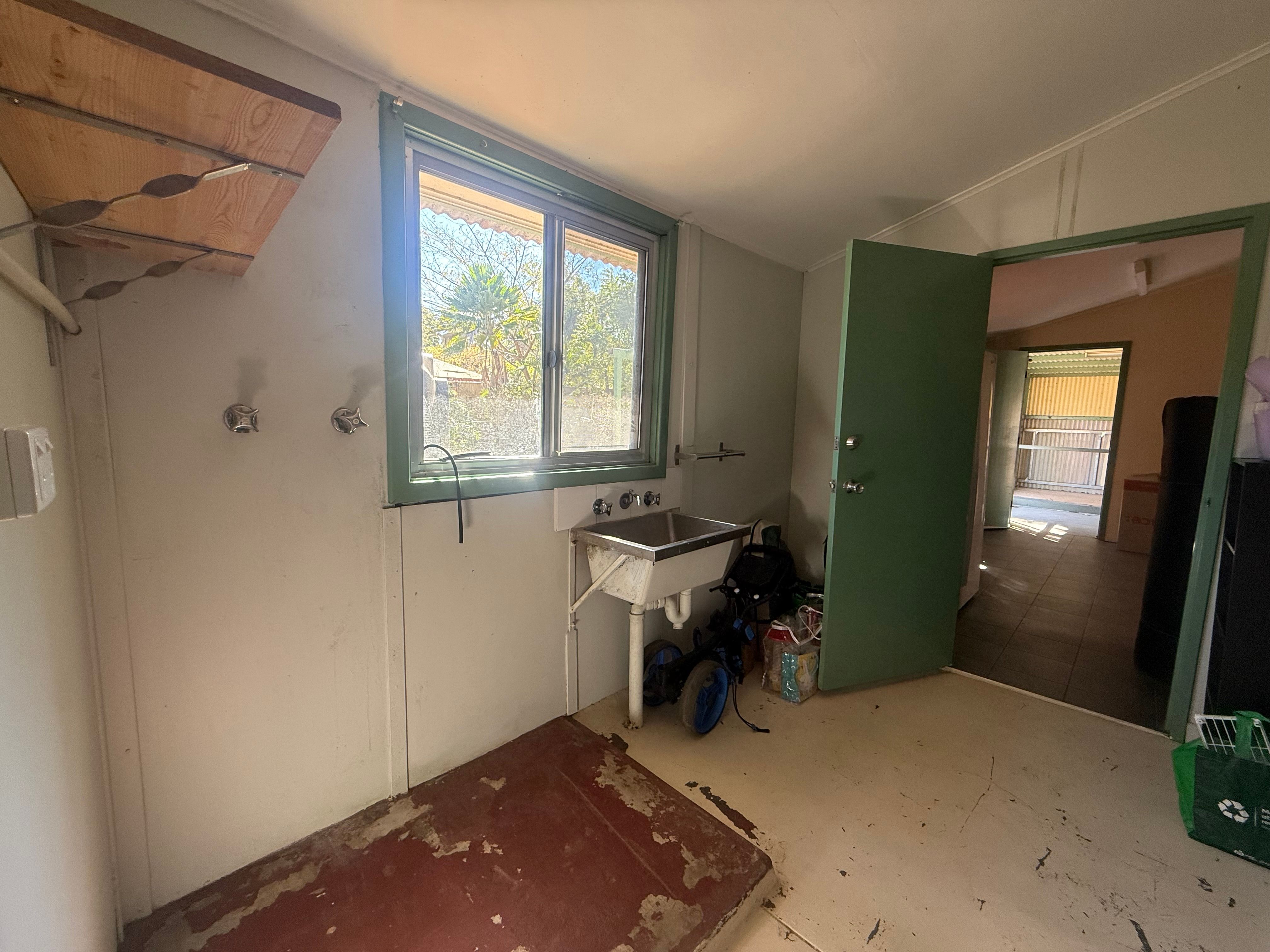 1 Van Emmerik Street — photo 10 of 18